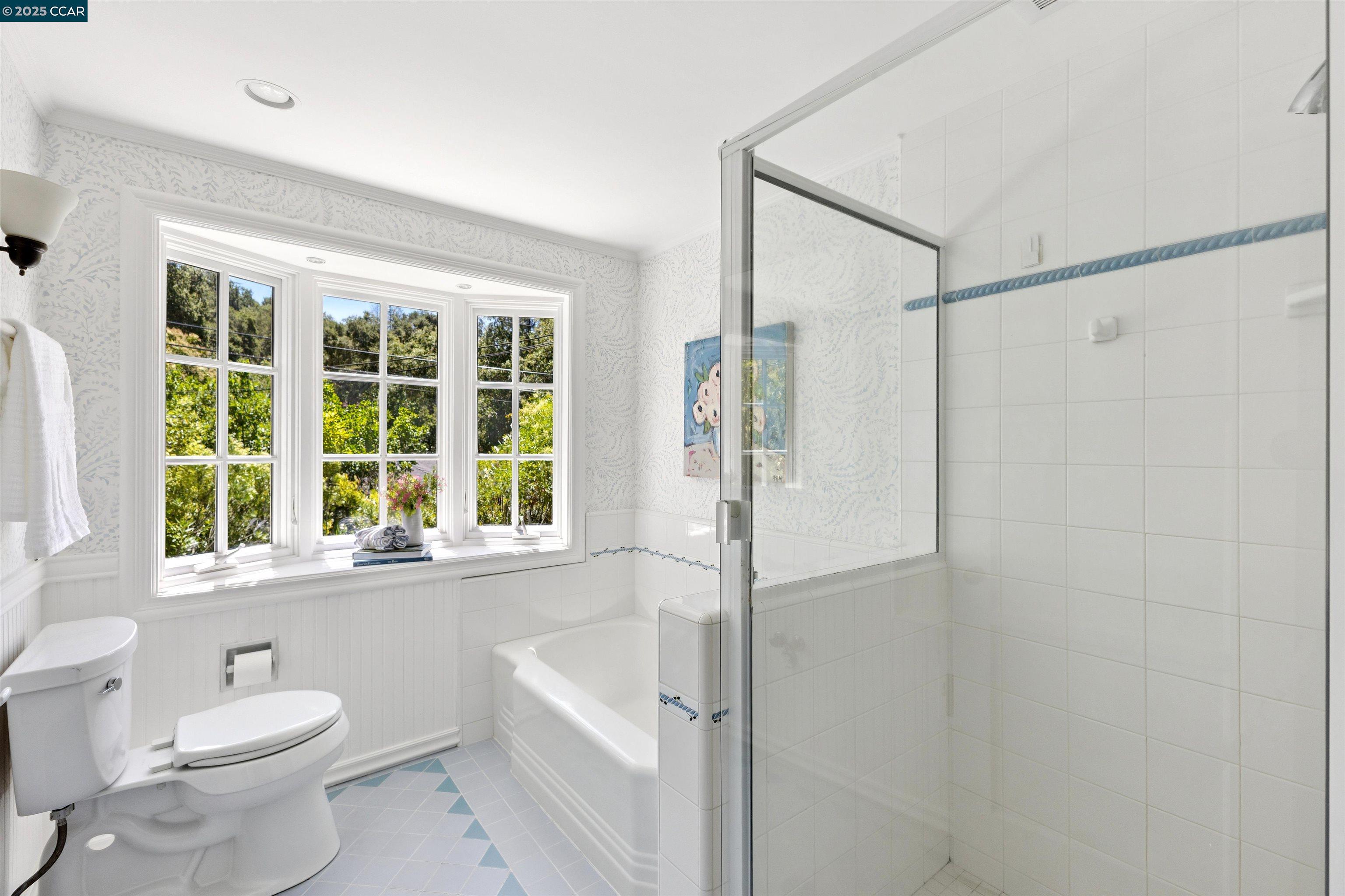 Detail Gallery Image 25 of 46 For 4 El Verano, Orinda,  CA 94563 - 4 Beds | 2/1 Baths