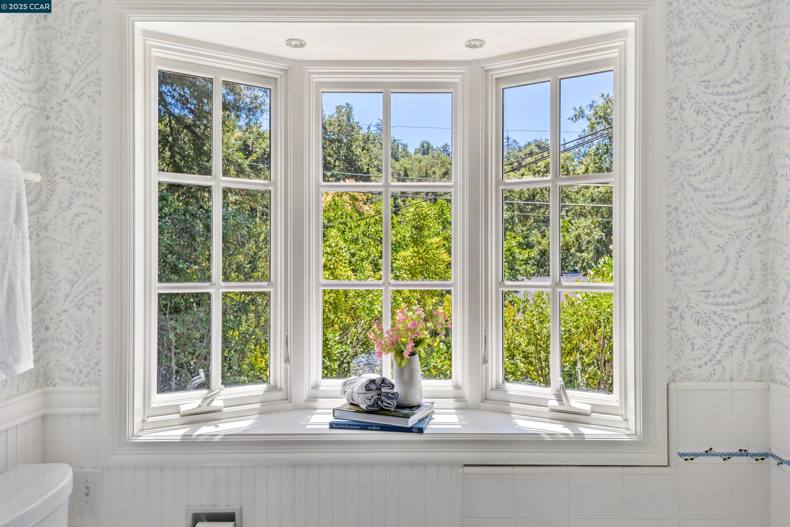 Detail Gallery Image 26 of 46 For 4 El Verano, Orinda,  CA 94563 - 4 Beds | 2/1 Baths