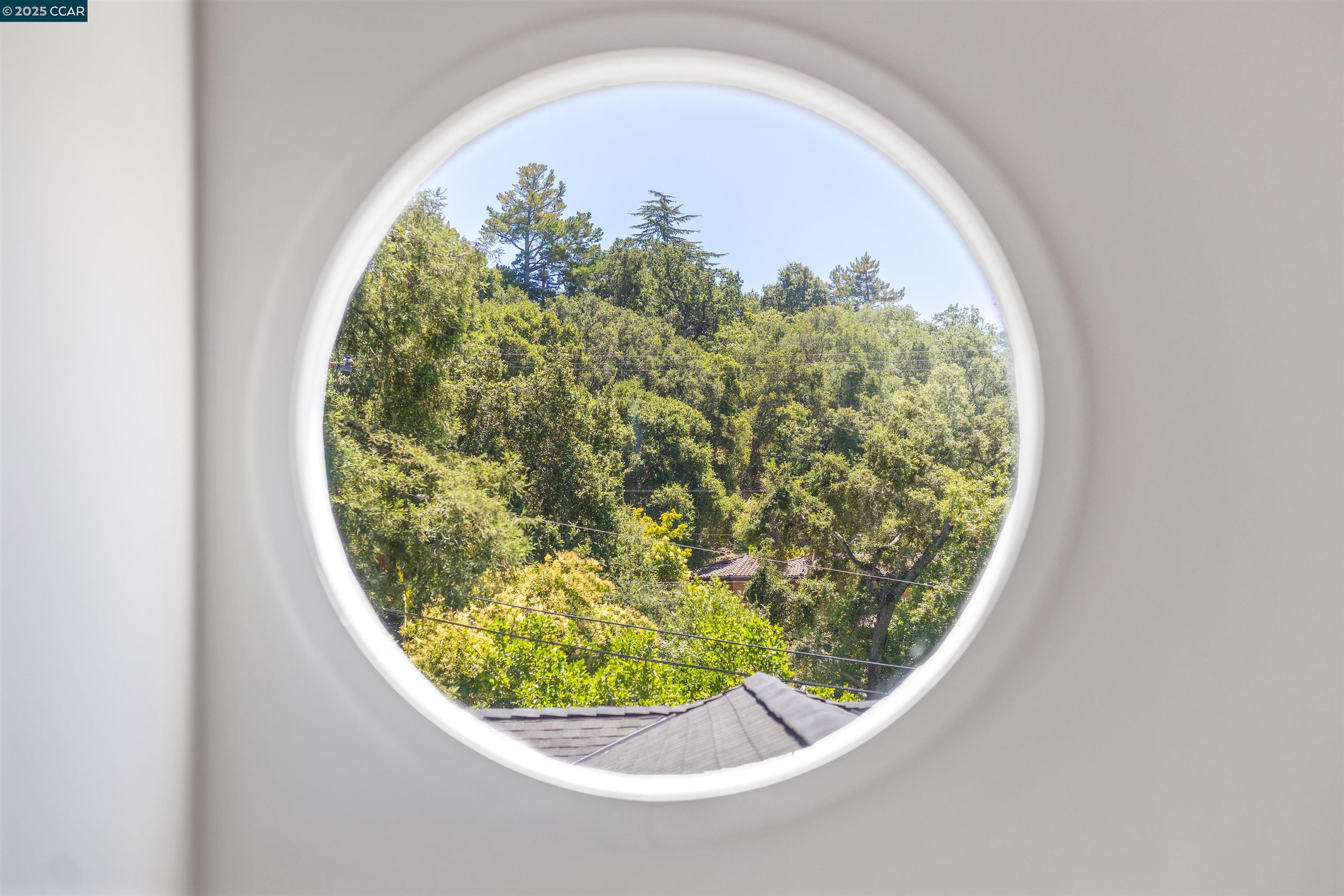 Detail Gallery Image 31 of 46 For 4 El Verano, Orinda,  CA 94563 - 4 Beds | 2/1 Baths