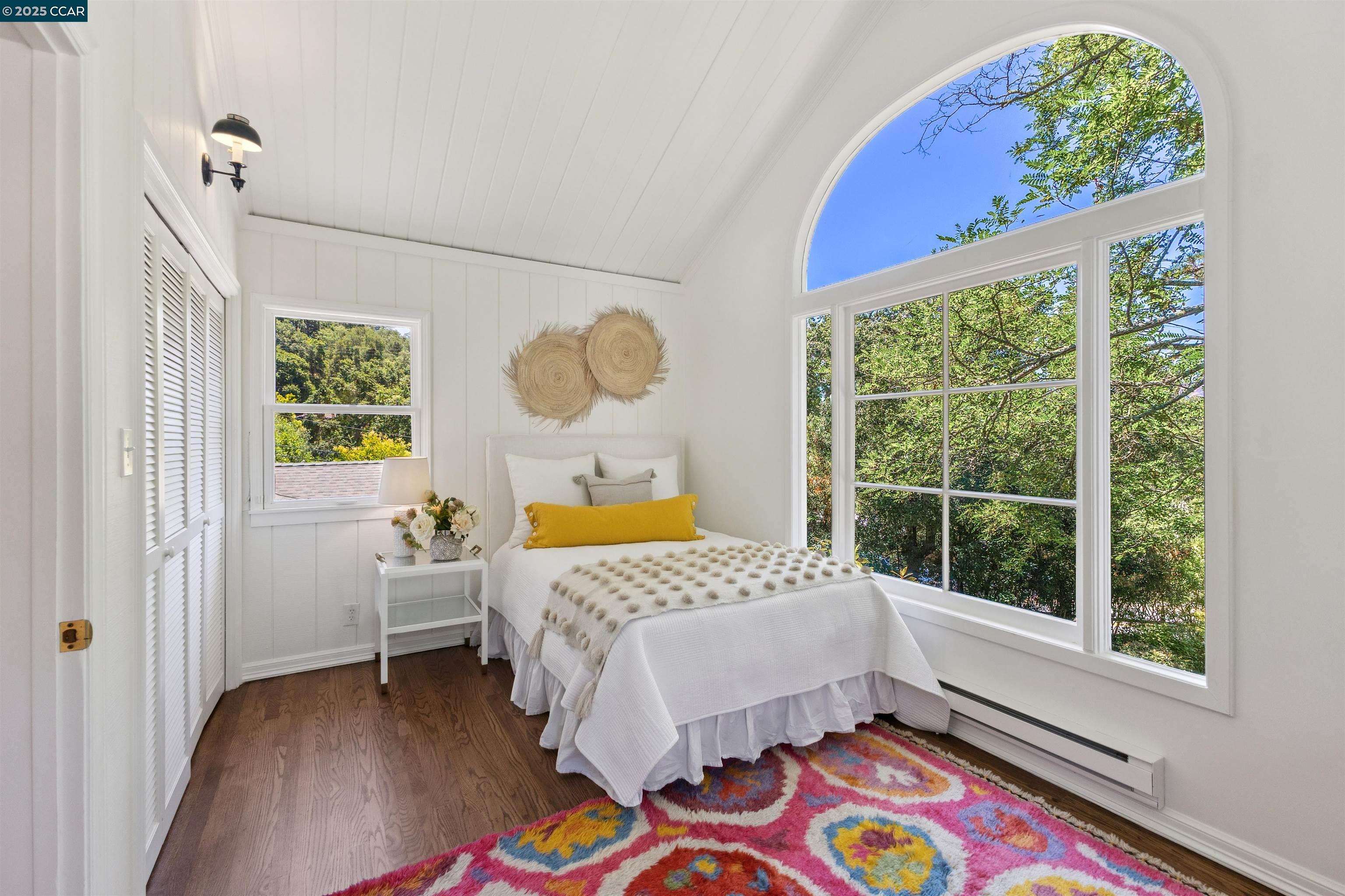 Detail Gallery Image 32 of 46 For 4 El Verano, Orinda,  CA 94563 - 4 Beds | 2/1 Baths