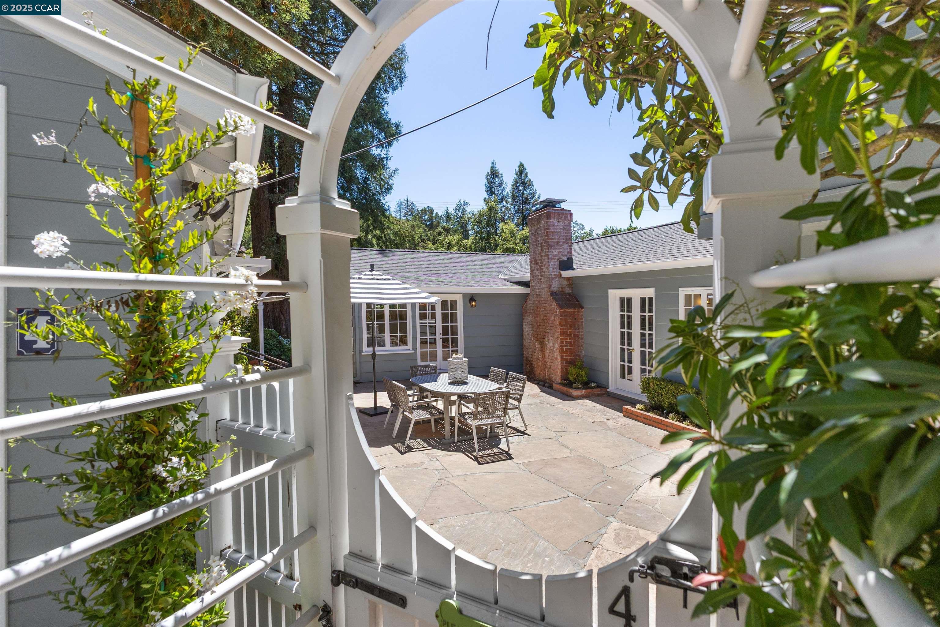 Detail Gallery Image 37 of 46 For 4 El Verano, Orinda,  CA 94563 - 4 Beds | 2/1 Baths