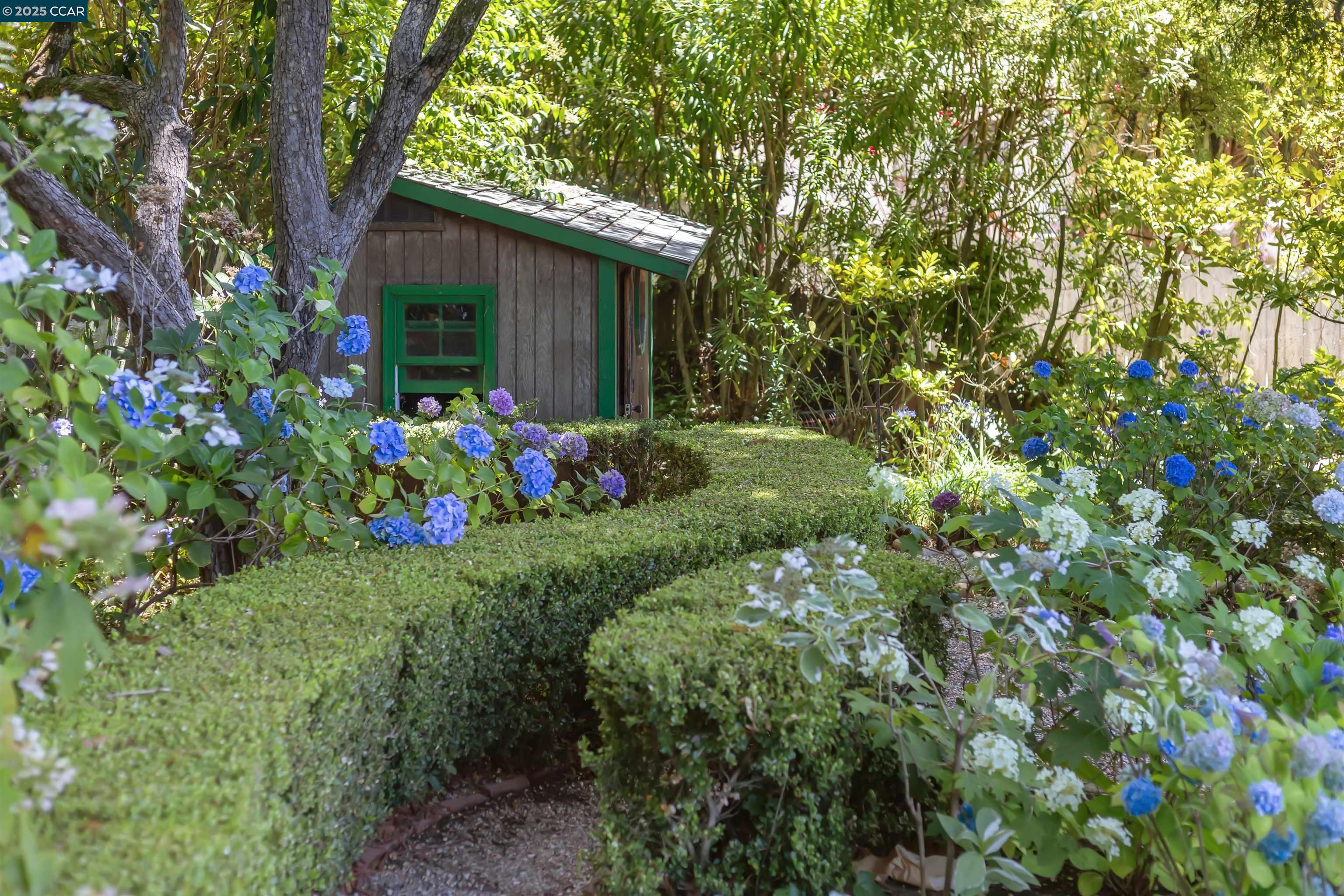 Detail Gallery Image 42 of 46 For 4 El Verano, Orinda,  CA 94563 - 4 Beds | 2/1 Baths
