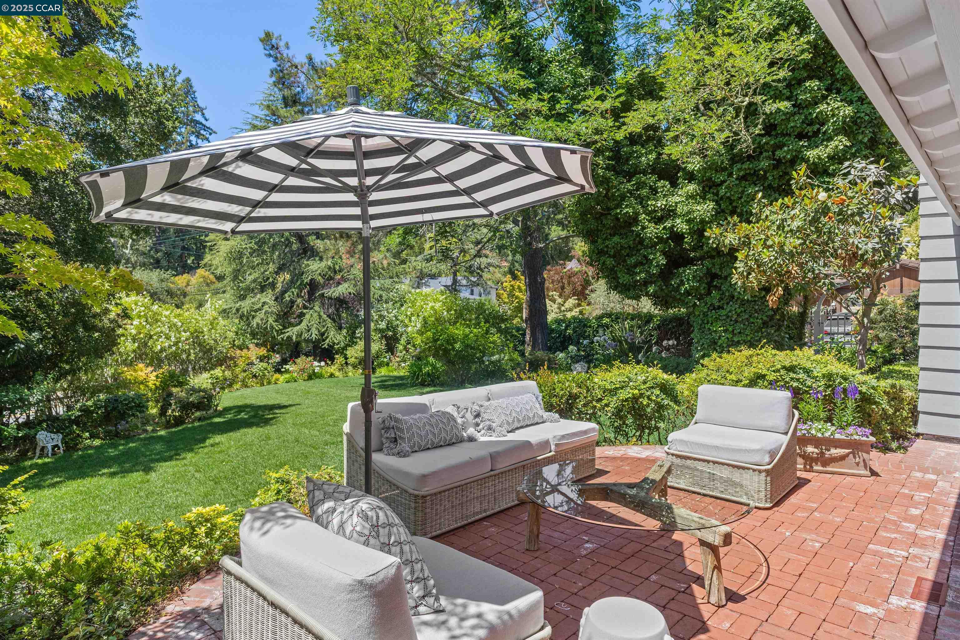 Detail Gallery Image 7 of 46 For 4 El Verano, Orinda,  CA 94563 - 4 Beds | 2/1 Baths