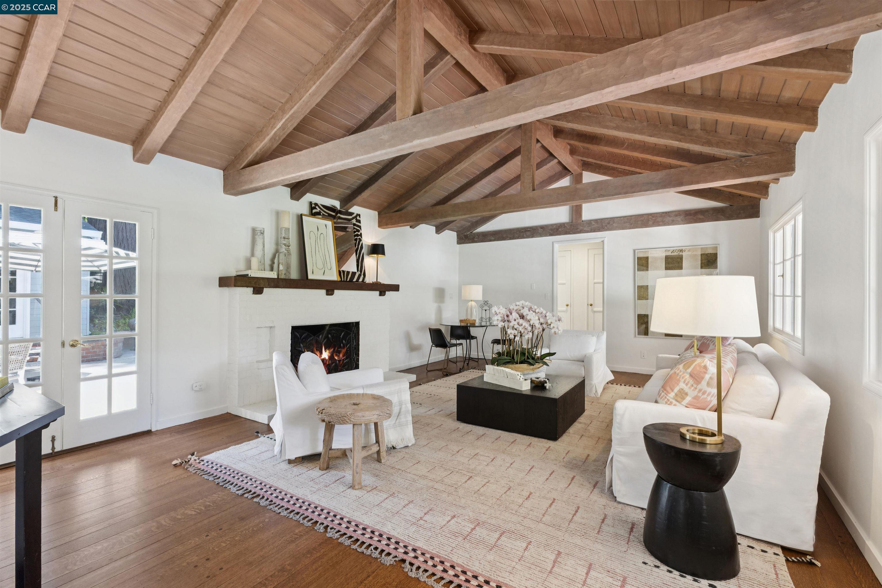 Detail Gallery Image 9 of 46 For 4 El Verano, Orinda,  CA 94563 - 4 Beds | 2/1 Baths