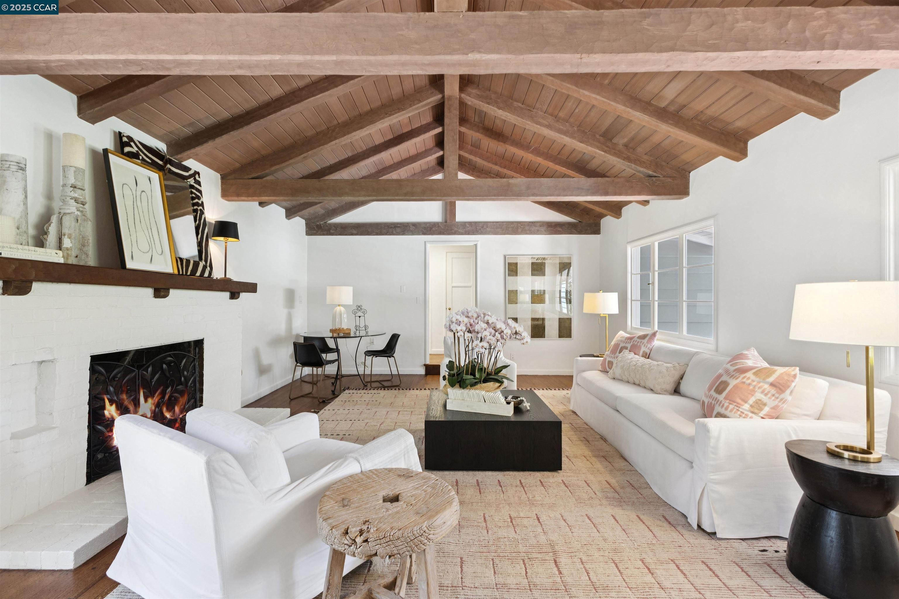 Detail Gallery Image 10 of 46 For 4 El Verano, Orinda,  CA 94563 - 4 Beds | 2/1 Baths