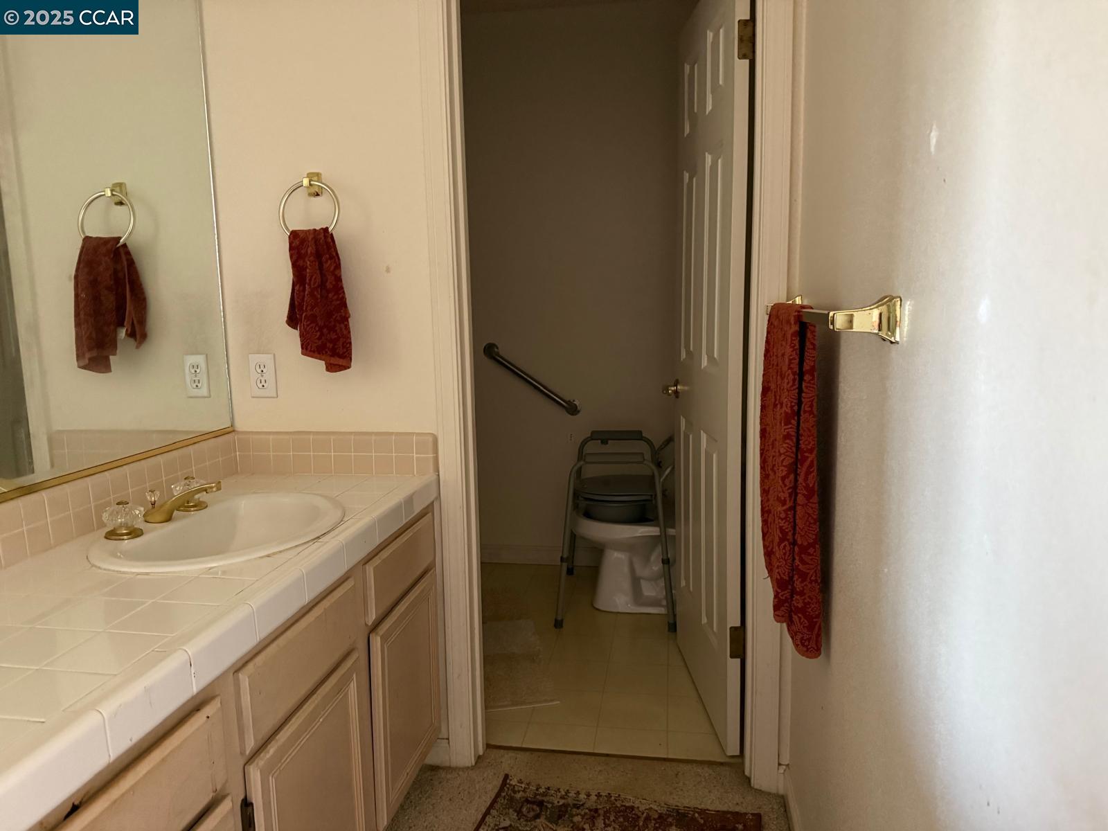 Detail Gallery Image 8 of 15 For 149 Alice St, Santa Rosa,  CA 95409 - 3 Beds | 2/1 Baths