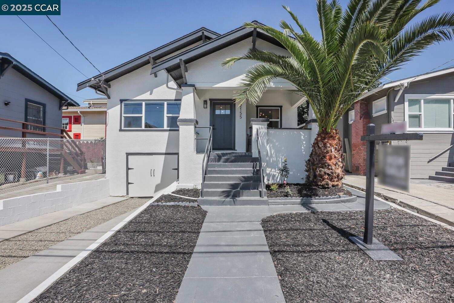 Detail Gallery Image 2 of 27 For 2155 Rosedale Ave, Oakland,  CA 94601 - 3 Beds | 2 Baths
