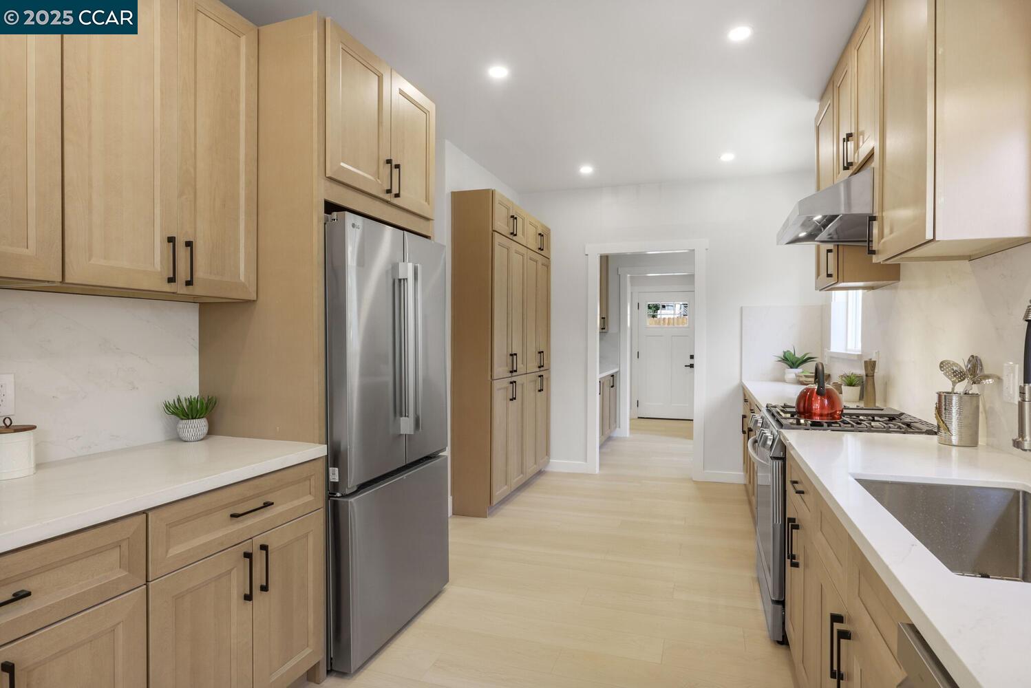 Detail Gallery Image 11 of 27 For 2155 Rosedale Ave, Oakland,  CA 94601 - 3 Beds | 2 Baths