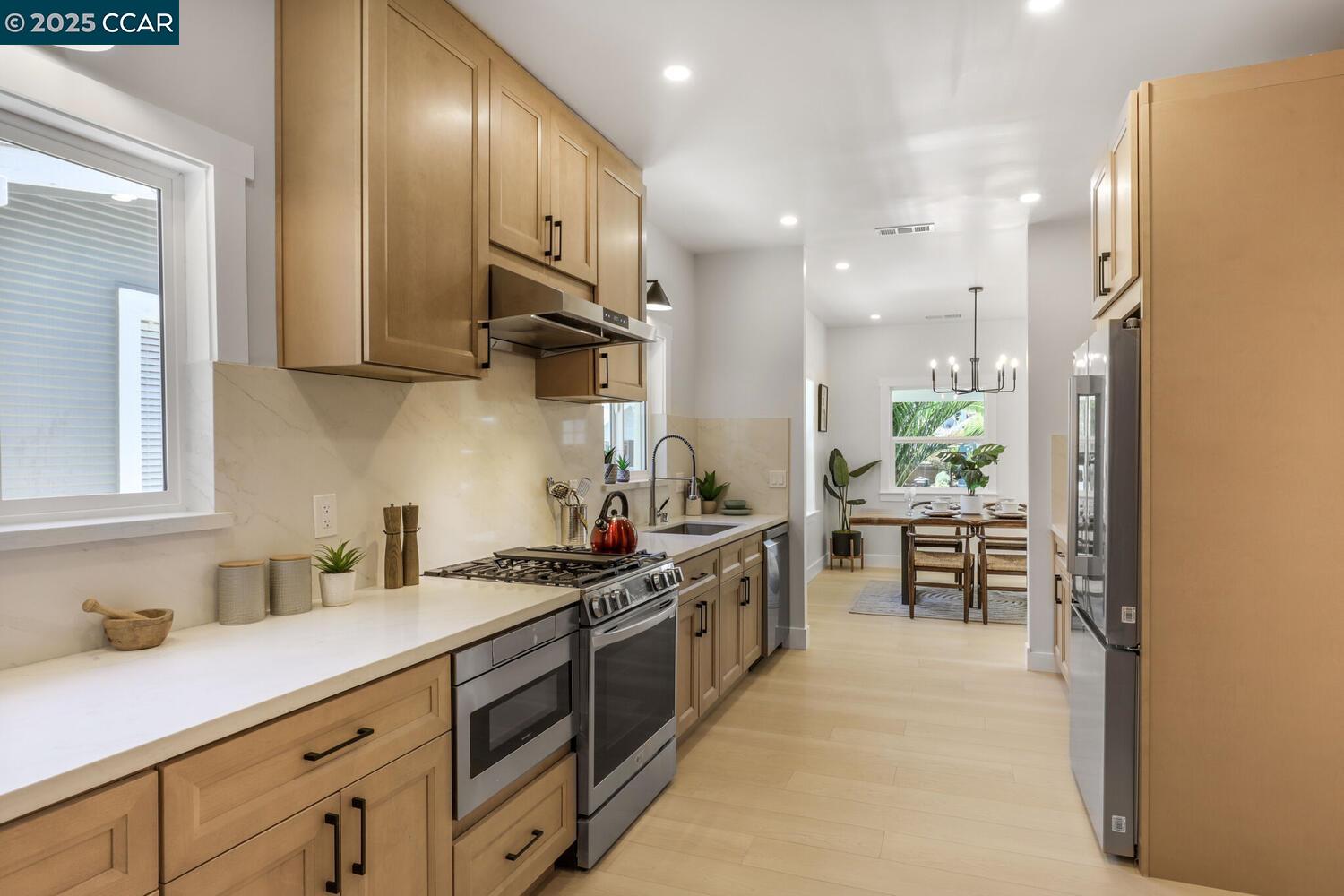 Detail Gallery Image 12 of 27 For 2155 Rosedale Ave, Oakland,  CA 94601 - 3 Beds | 2 Baths