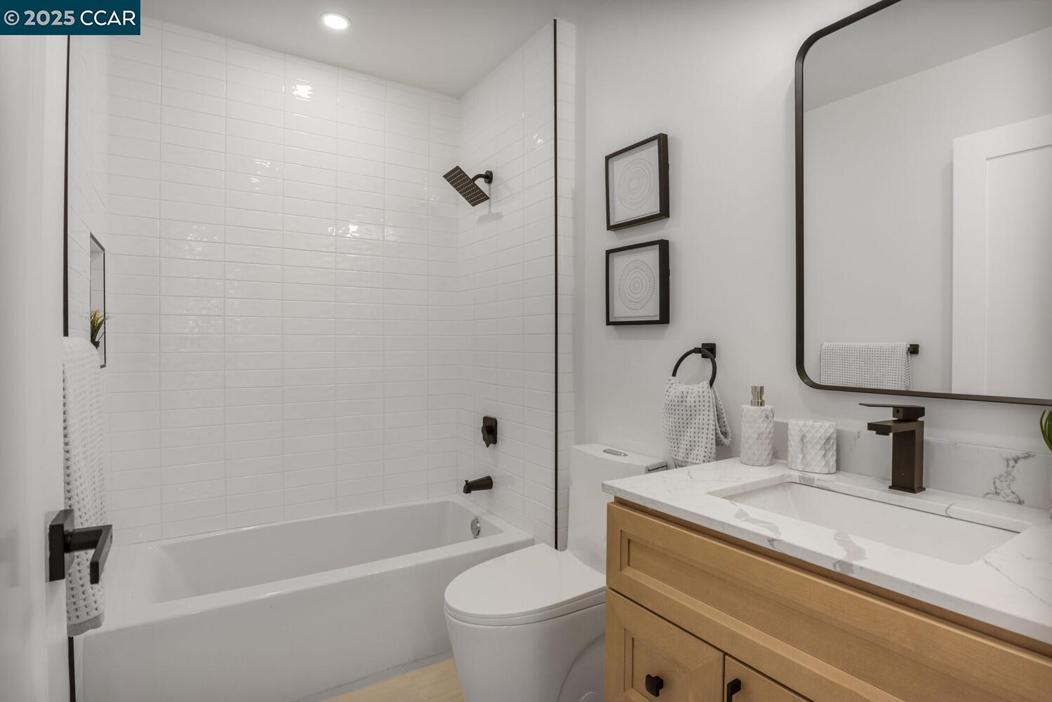 Detail Gallery Image 20 of 27 For 2155 Rosedale Ave, Oakland,  CA 94601 - 3 Beds | 2 Baths