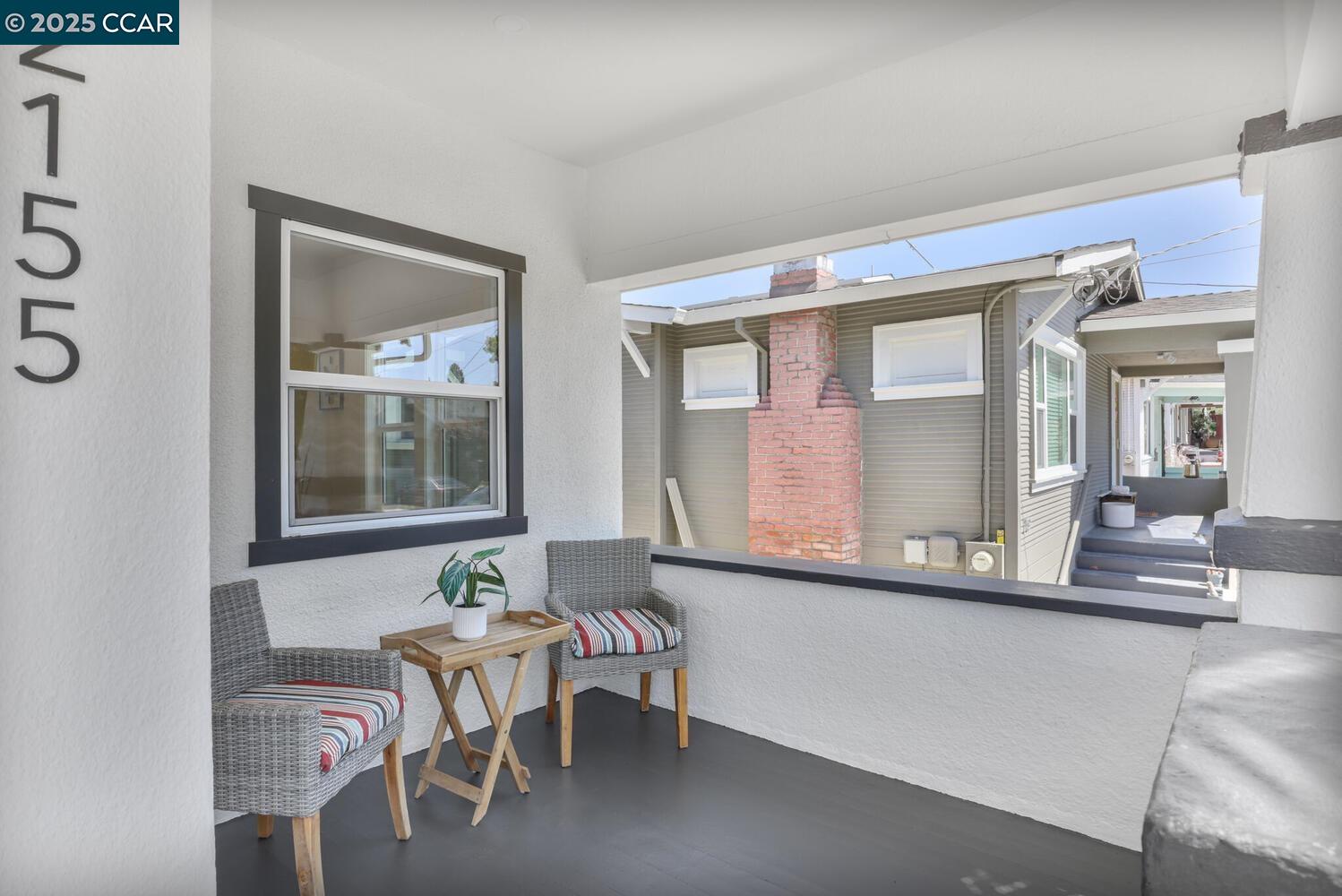 Detail Gallery Image 3 of 27 For 2155 Rosedale Ave, Oakland,  CA 94601 - 3 Beds | 2 Baths