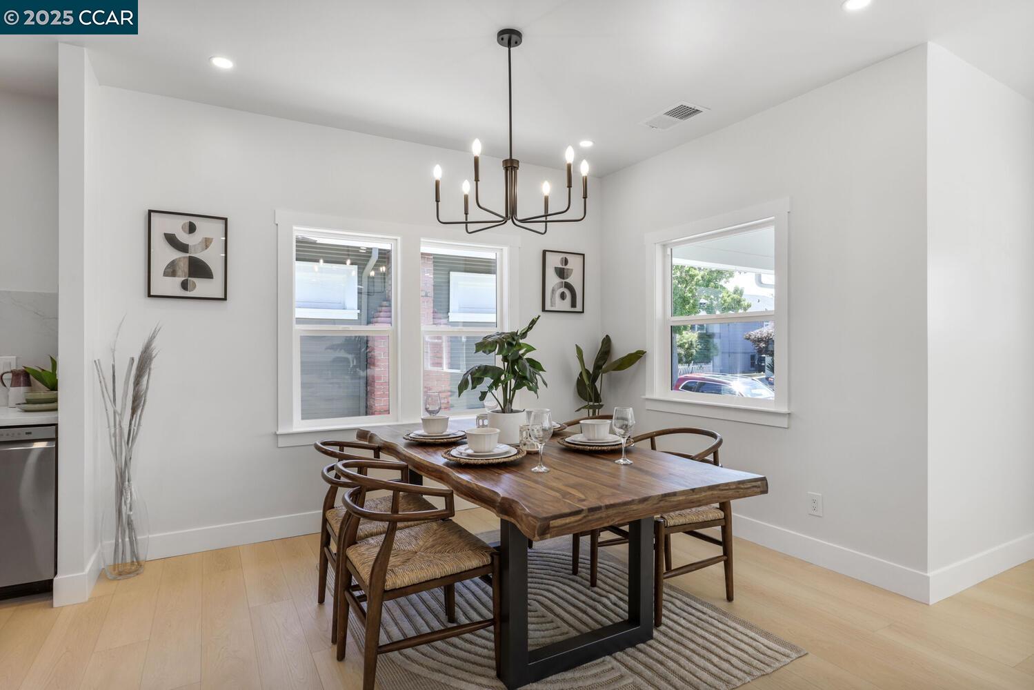 Detail Gallery Image 8 of 27 For 2155 Rosedale Ave, Oakland,  CA 94601 - 3 Beds | 2 Baths