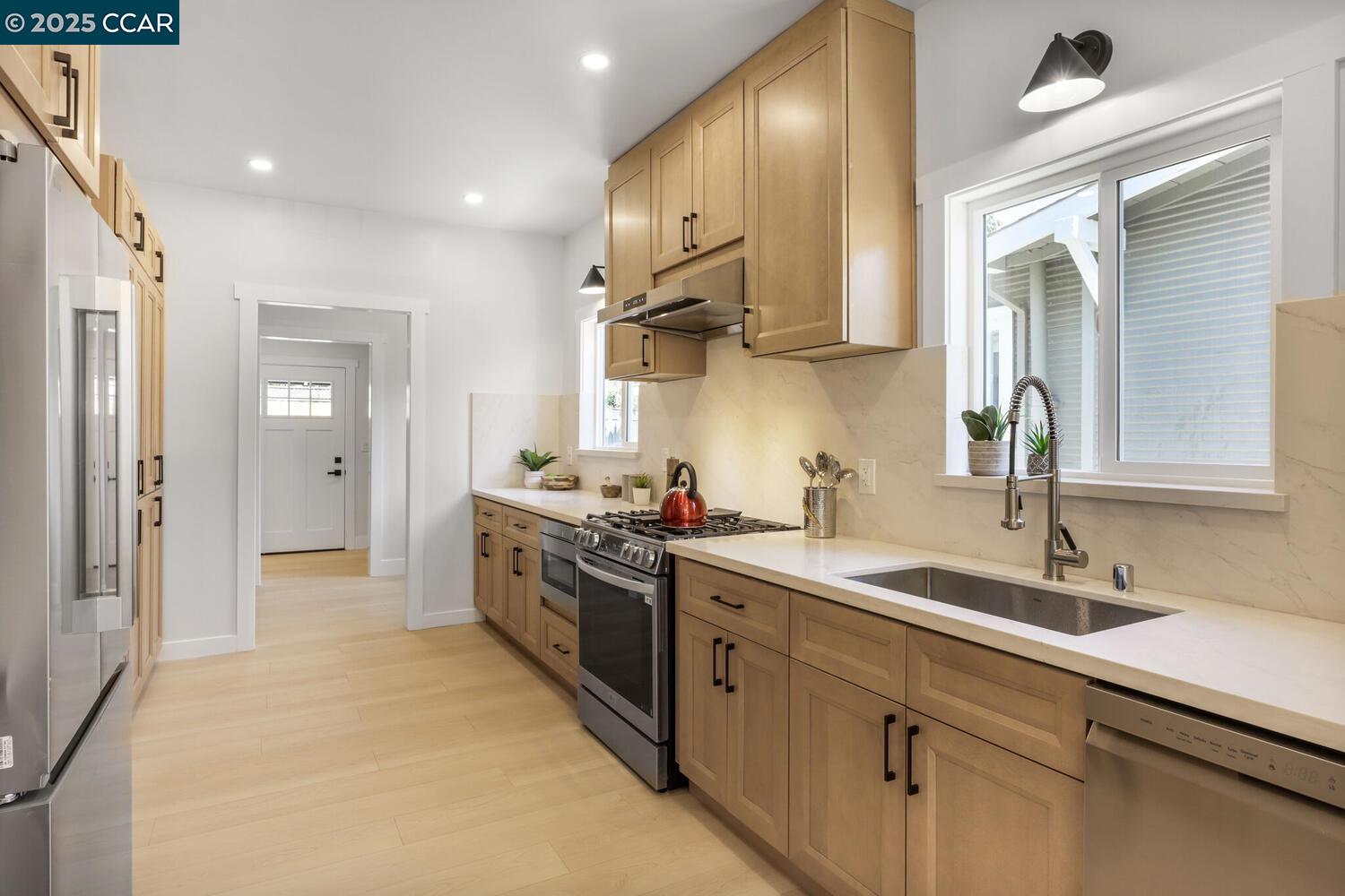 Detail Gallery Image 10 of 27 For 2155 Rosedale Ave, Oakland,  CA 94601 - 3 Beds | 2 Baths