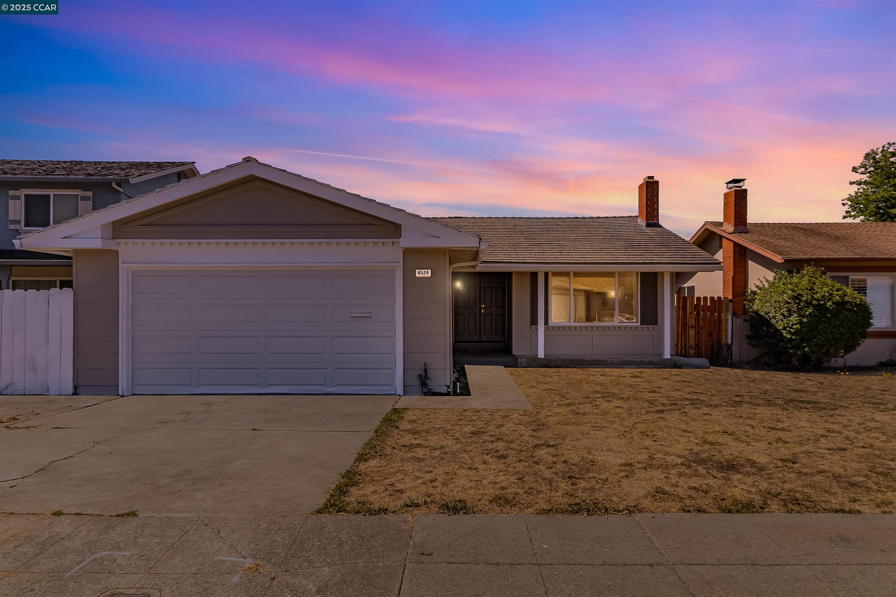 Detail Gallery Image 2 of 30 For 4524 Bell Ct, Richmond,  CA 94804 - 3 Beds | 2 Baths