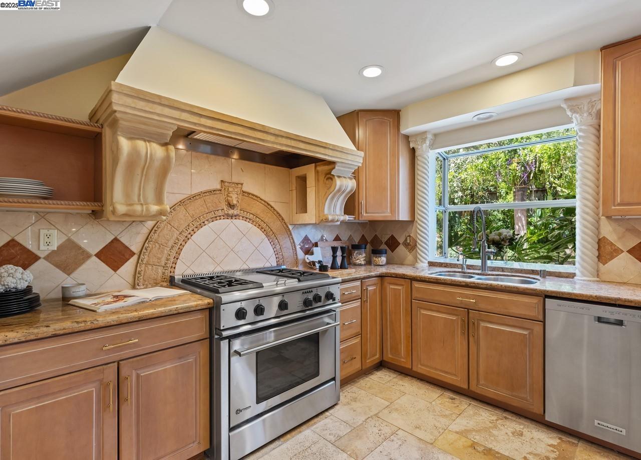Detail Gallery Image 12 of 60 For 107 Verde Mesa Dr, Danville,  CA 94526 - 5 Beds | 4/1 Baths