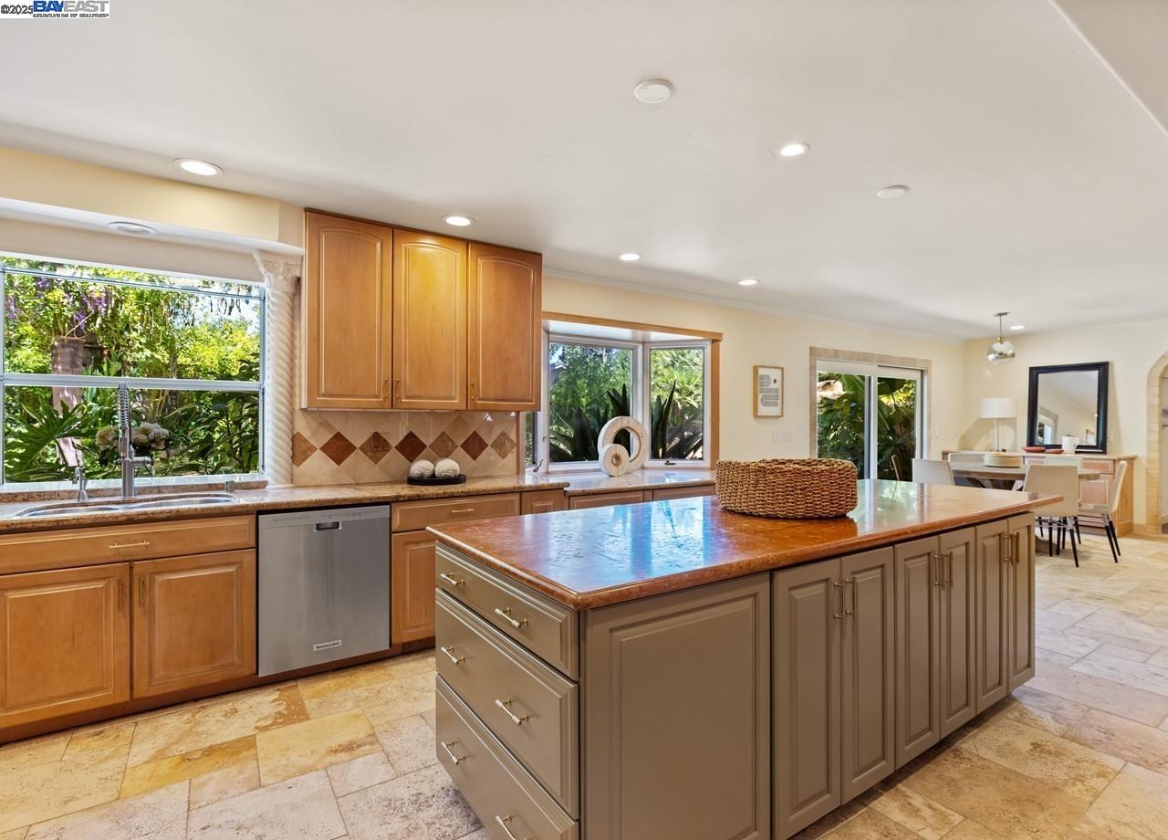 Detail Gallery Image 13 of 60 For 107 Verde Mesa Dr, Danville,  CA 94526 - 5 Beds | 4/1 Baths