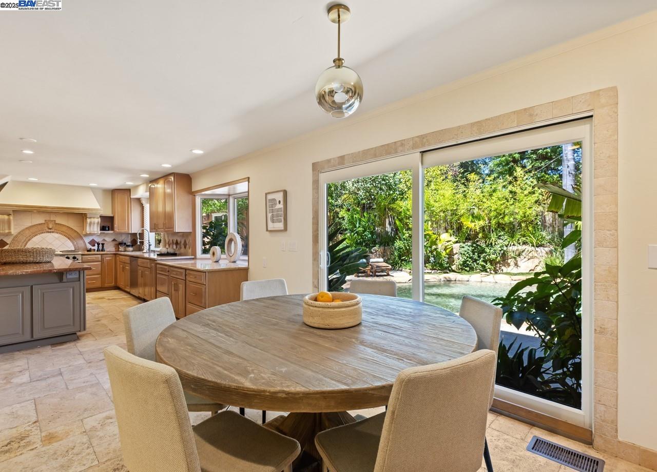 Detail Gallery Image 15 of 60 For 107 Verde Mesa Dr, Danville,  CA 94526 - 5 Beds | 4/1 Baths