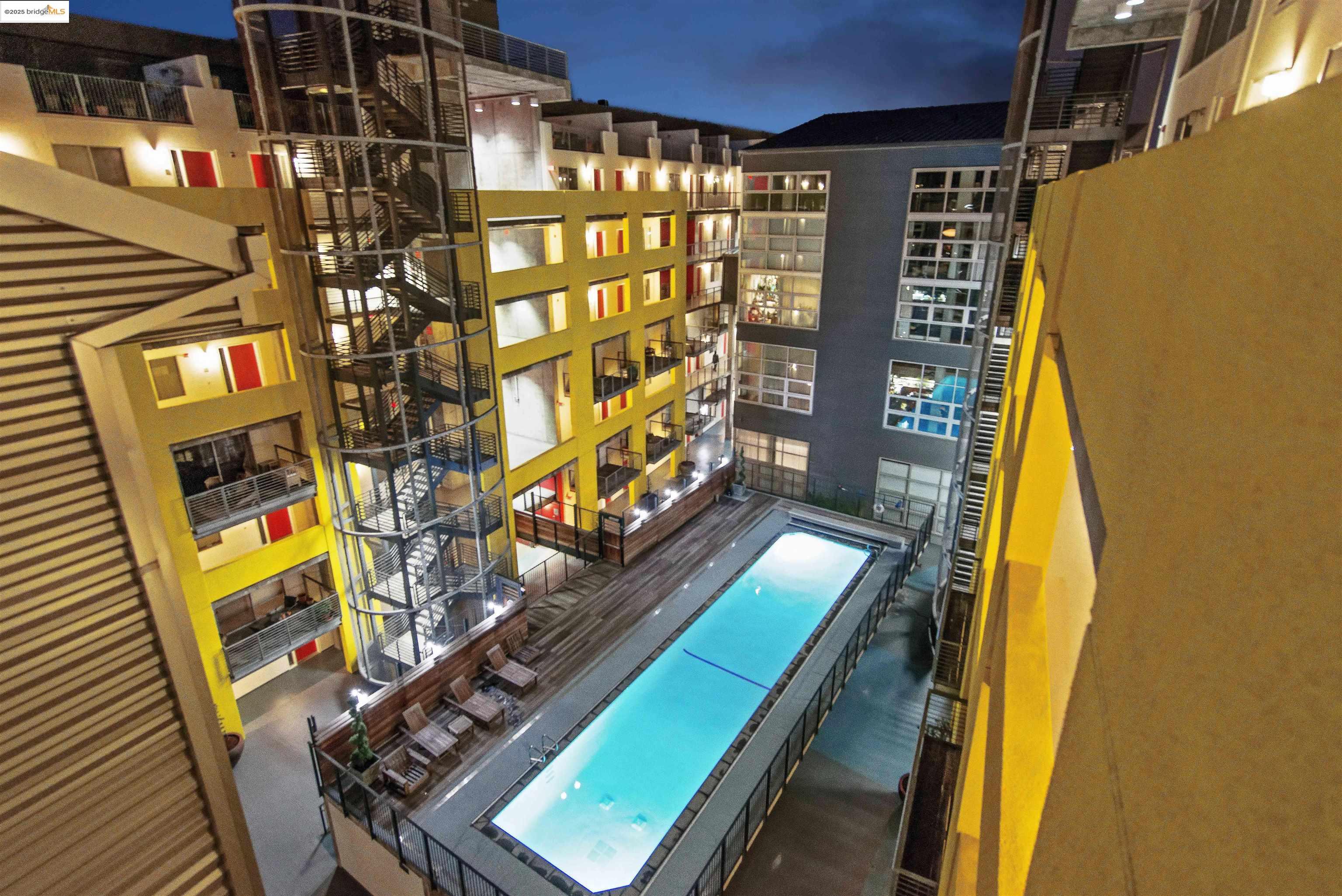 Detail Gallery Image 4 of 16 For 311 Oak St #724,  Oakland,  CA 94607 - 1 Beds | 1 Baths