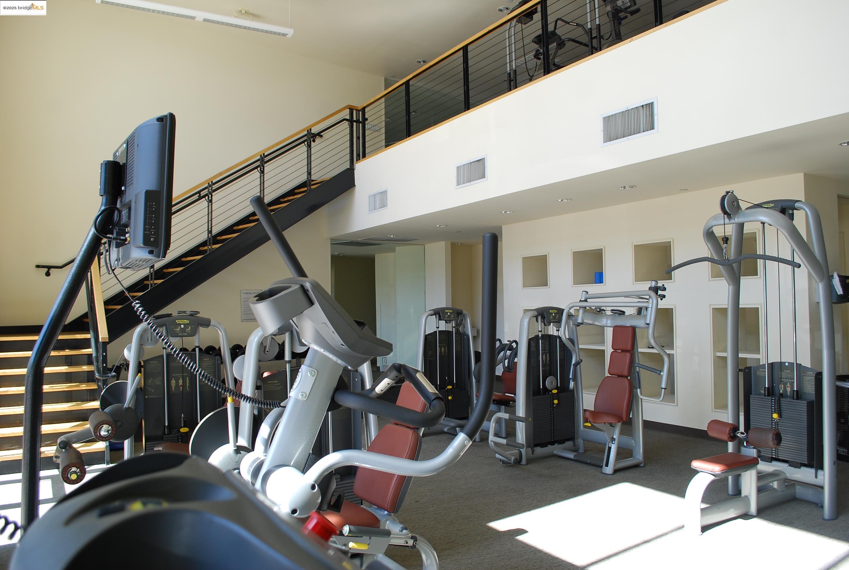 Detail Gallery Image 5 of 16 For 311 Oak St #724,  Oakland,  CA 94607 - 1 Beds | 1 Baths