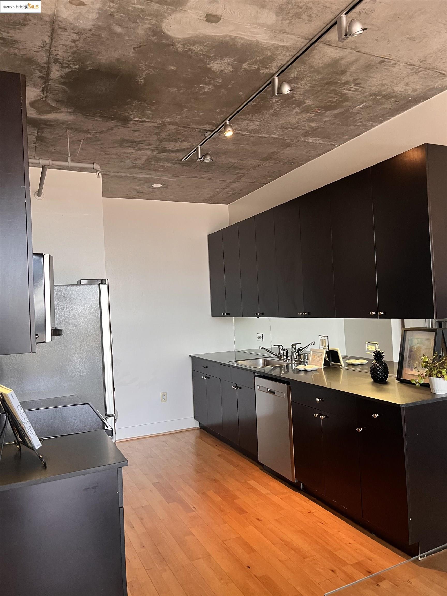 Detail Gallery Image 9 of 16 For 311 Oak St #724,  Oakland,  CA 94607 - 1 Beds | 1 Baths