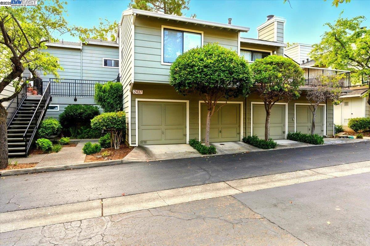 Browse active condo listings in UNIVERSITY HILLS