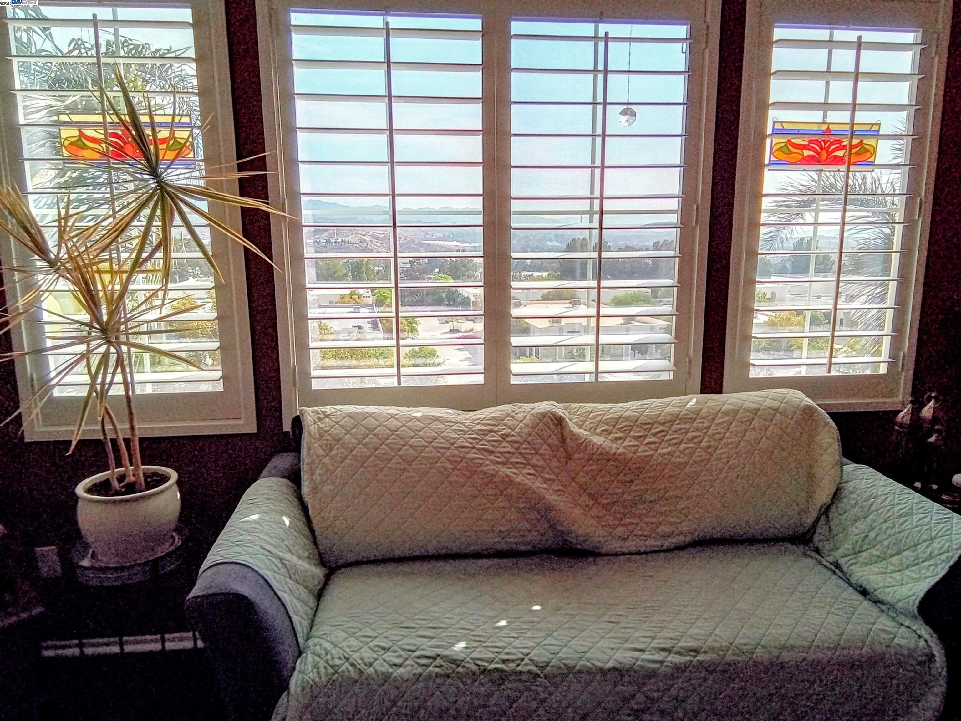 Detail Gallery Image 8 of 12 For 24350 Lorenzo Ln, –,  CA 91355 - 3 Beds | 3 Baths