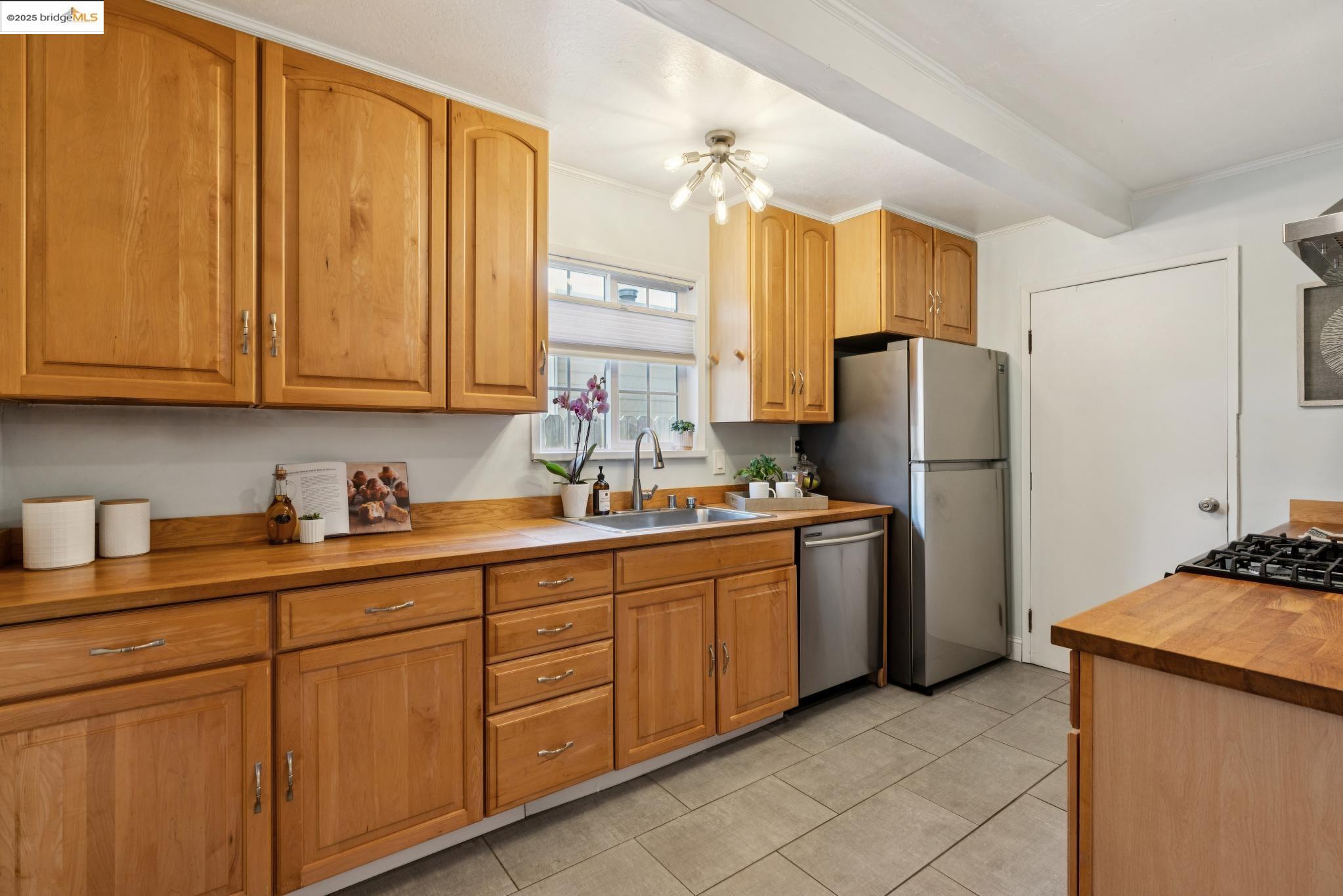 Detail Gallery Image 17 of 46 For 1865 Overhill Rd, Concord,  CA 94520 - 3 Beds | 2 Baths