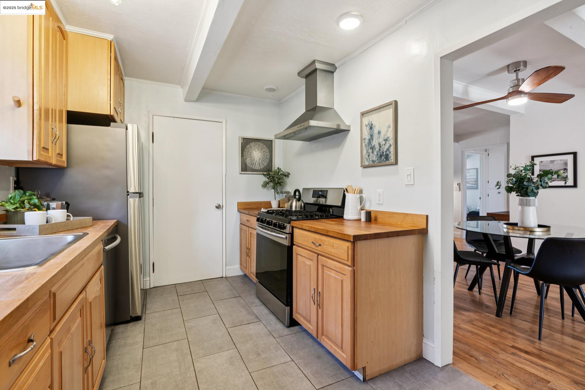Detail Gallery Image 19 of 46 For 1865 Overhill Rd, Concord,  CA 94520 - 3 Beds | 2 Baths