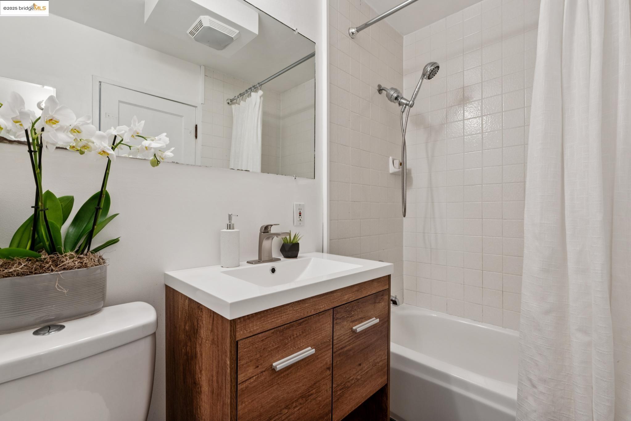 Detail Gallery Image 37 of 46 For 1865 Overhill Rd, Concord,  CA 94520 - 3 Beds | 2 Baths