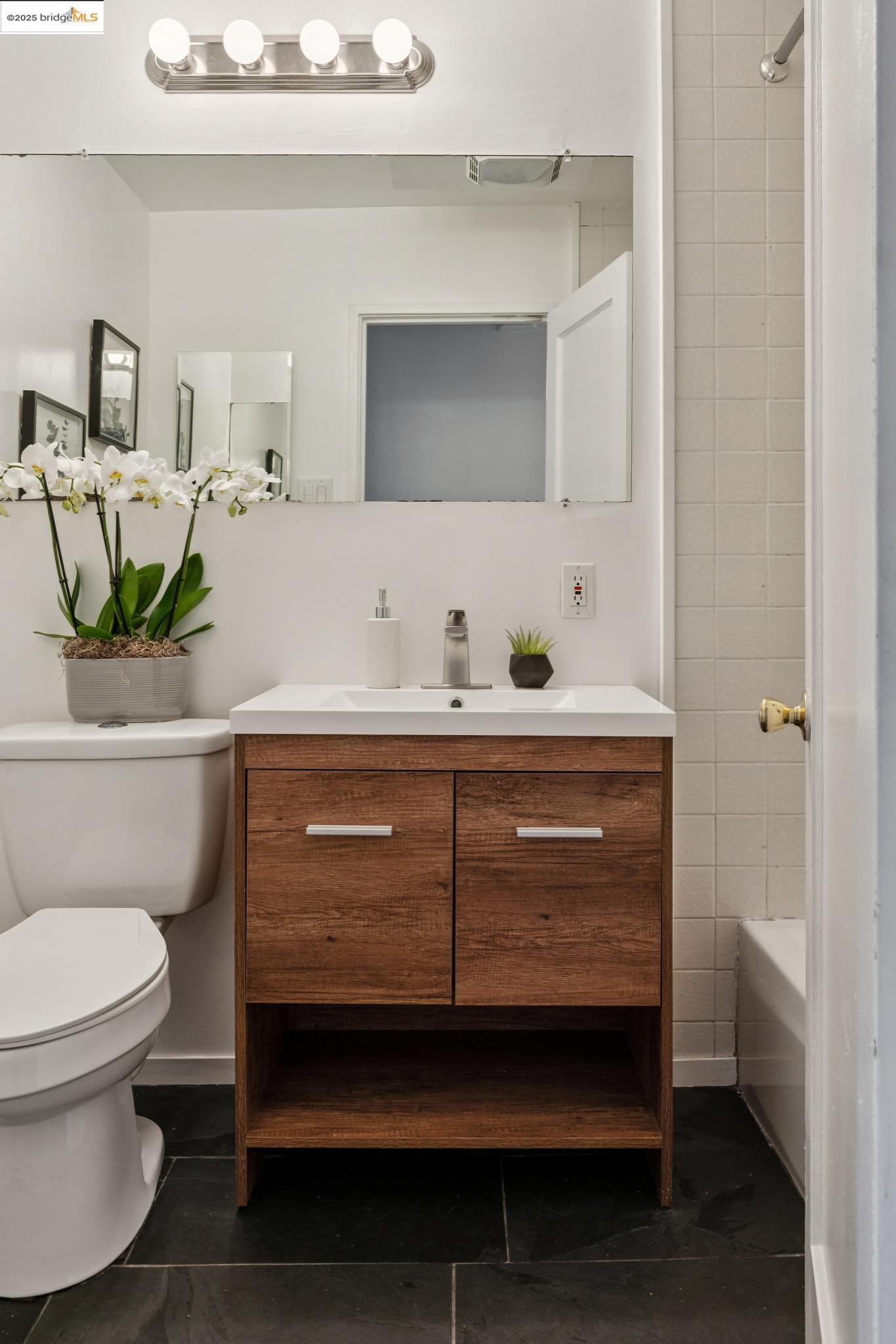Detail Gallery Image 38 of 46 For 1865 Overhill Rd, Concord,  CA 94520 - 3 Beds | 2 Baths