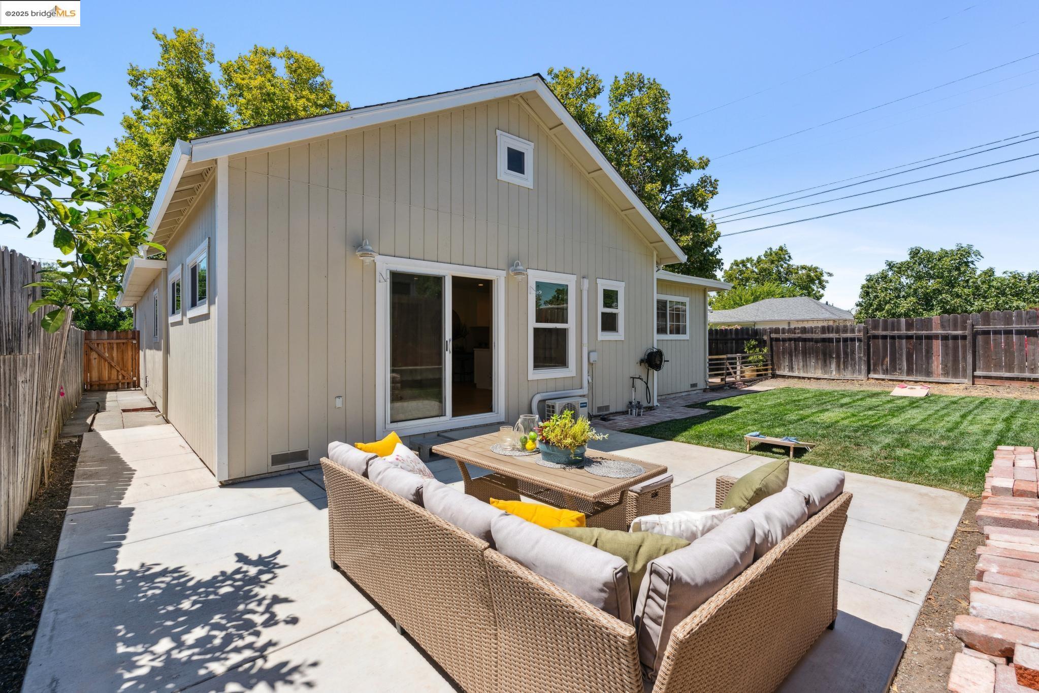 Detail Gallery Image 39 of 46 For 1865 Overhill Rd, Concord,  CA 94520 - 3 Beds | 2 Baths