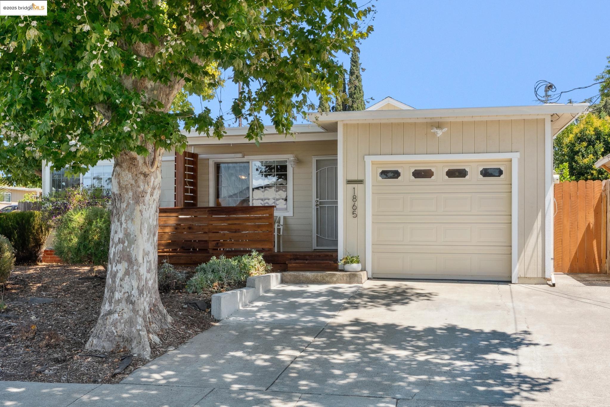 Detail Gallery Image 5 of 46 For 1865 Overhill Rd, Concord,  CA 94520 - 3 Beds | 2 Baths