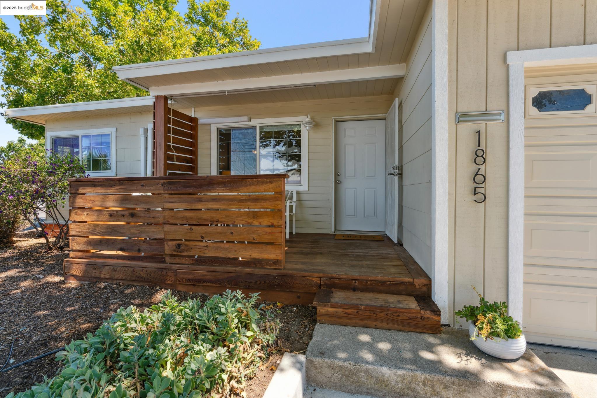 Detail Gallery Image 6 of 46 For 1865 Overhill Rd, Concord,  CA 94520 - 3 Beds | 2 Baths