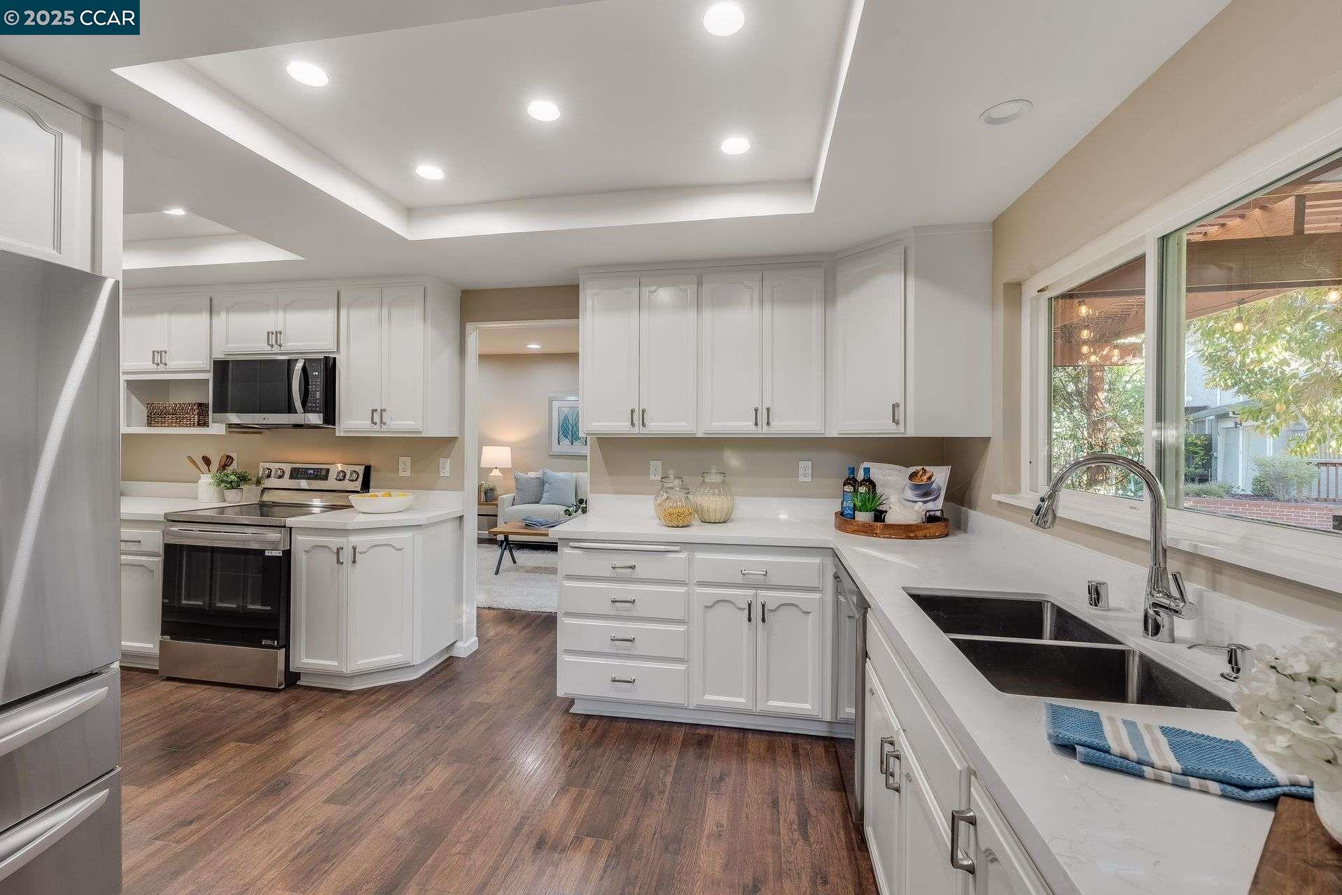 Detail Gallery Image 5 of 48 For 1084 Southdown Court, Walnut Creek,  CA 94596 - 3 Beds | 2/1 Baths