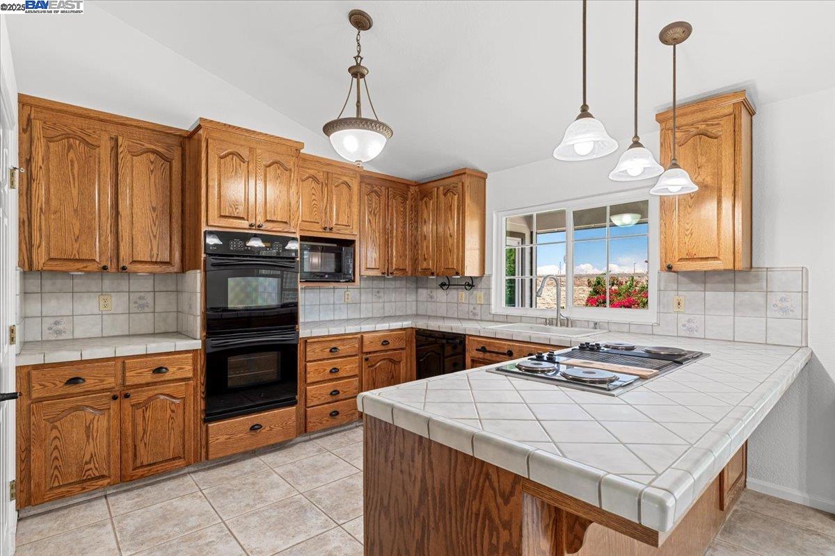 Detail Gallery Image 16 of 48 For 27000 S Hillview St, Tracy,  CA 95304 - 4 Beds | 3 Baths