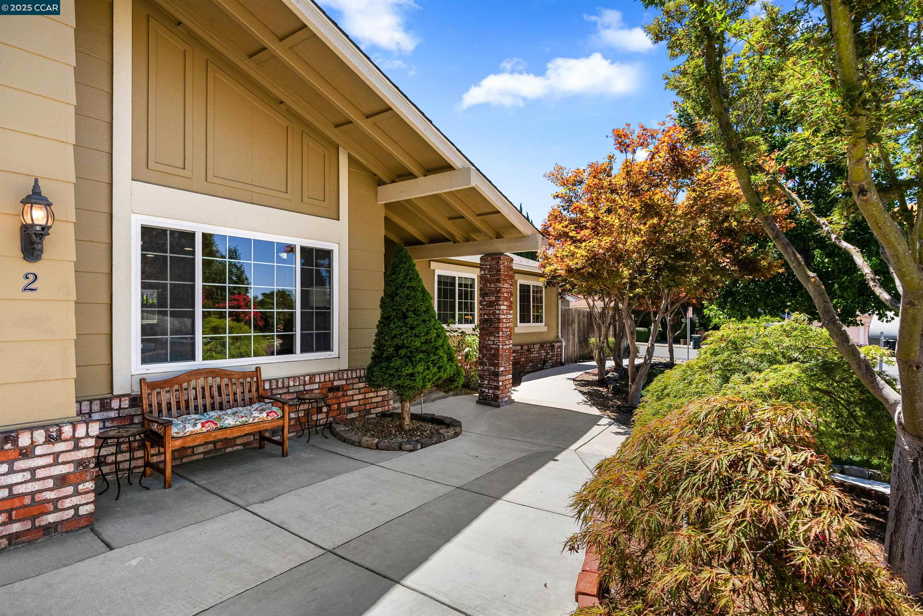 Detail Gallery Image 2 of 33 For 2 Rialto Dr, Clayton,  CA 94517 - 3 Beds | 2 Baths