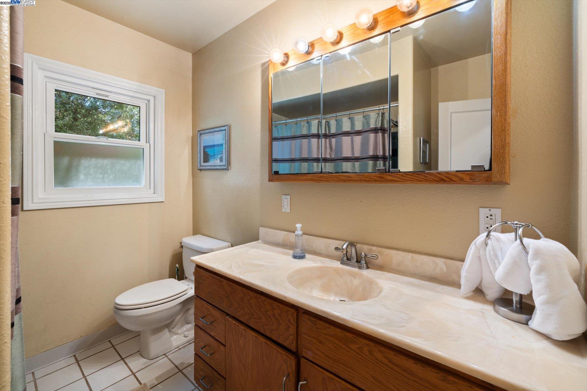 Detail Gallery Image 13 of 60 For 449 Pershing Dr, San Leandro,  CA 94577 - 3 Beds | 2 Baths