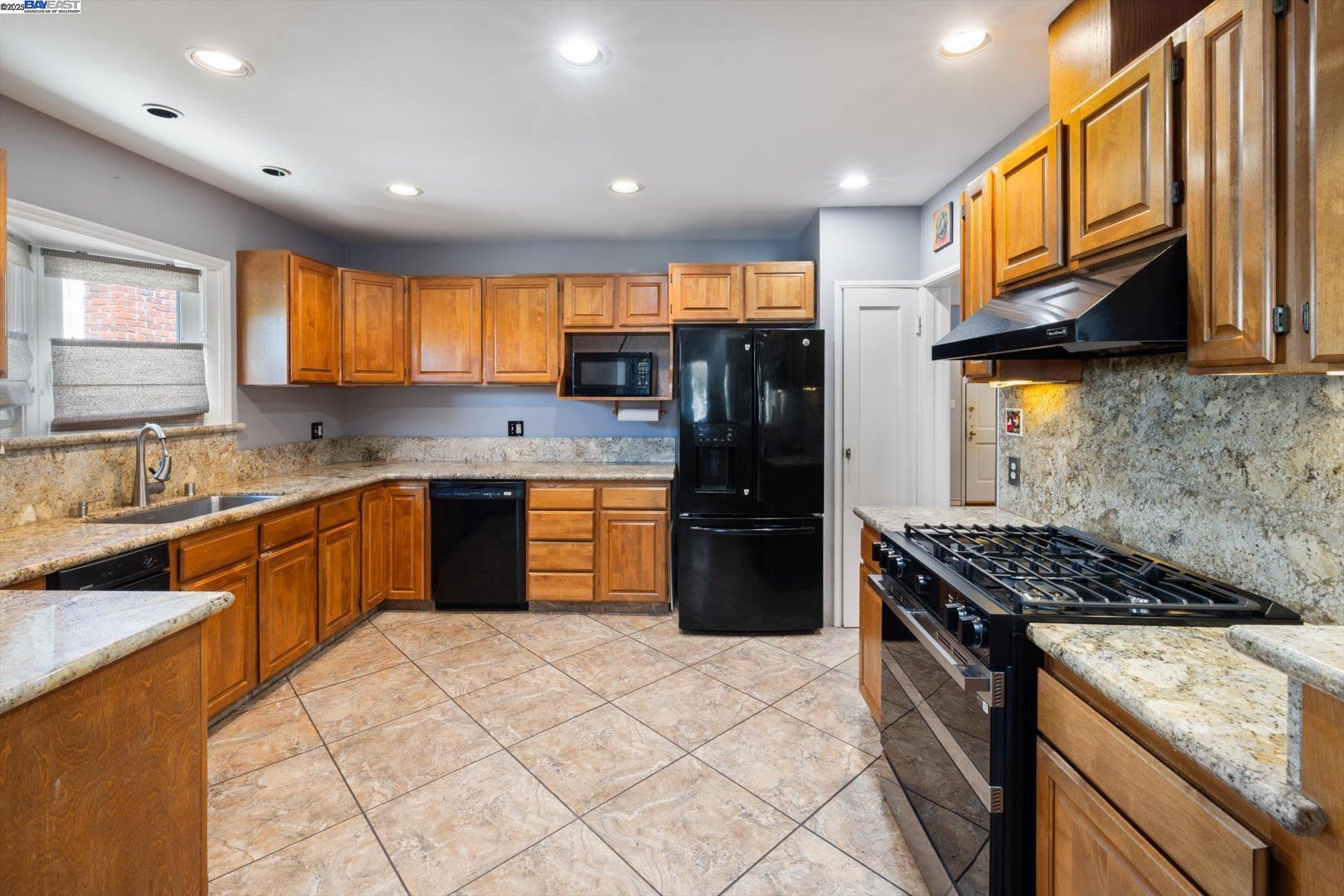 Detail Gallery Image 22 of 60 For 449 Pershing Dr, San Leandro,  CA 94577 - 3 Beds | 2 Baths