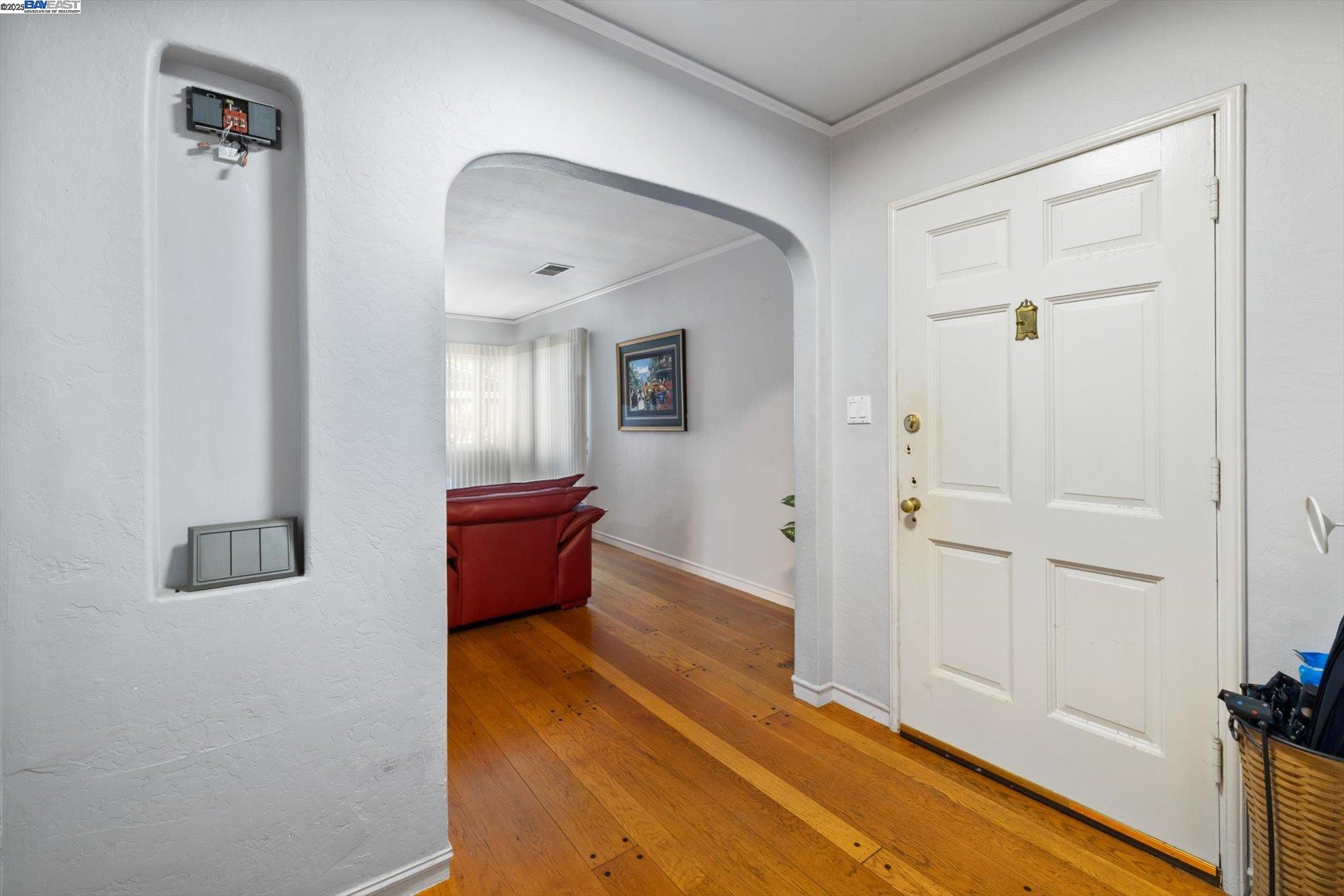 Detail Gallery Image 4 of 60 For 449 Pershing Dr, San Leandro,  CA 94577 - 3 Beds | 2 Baths