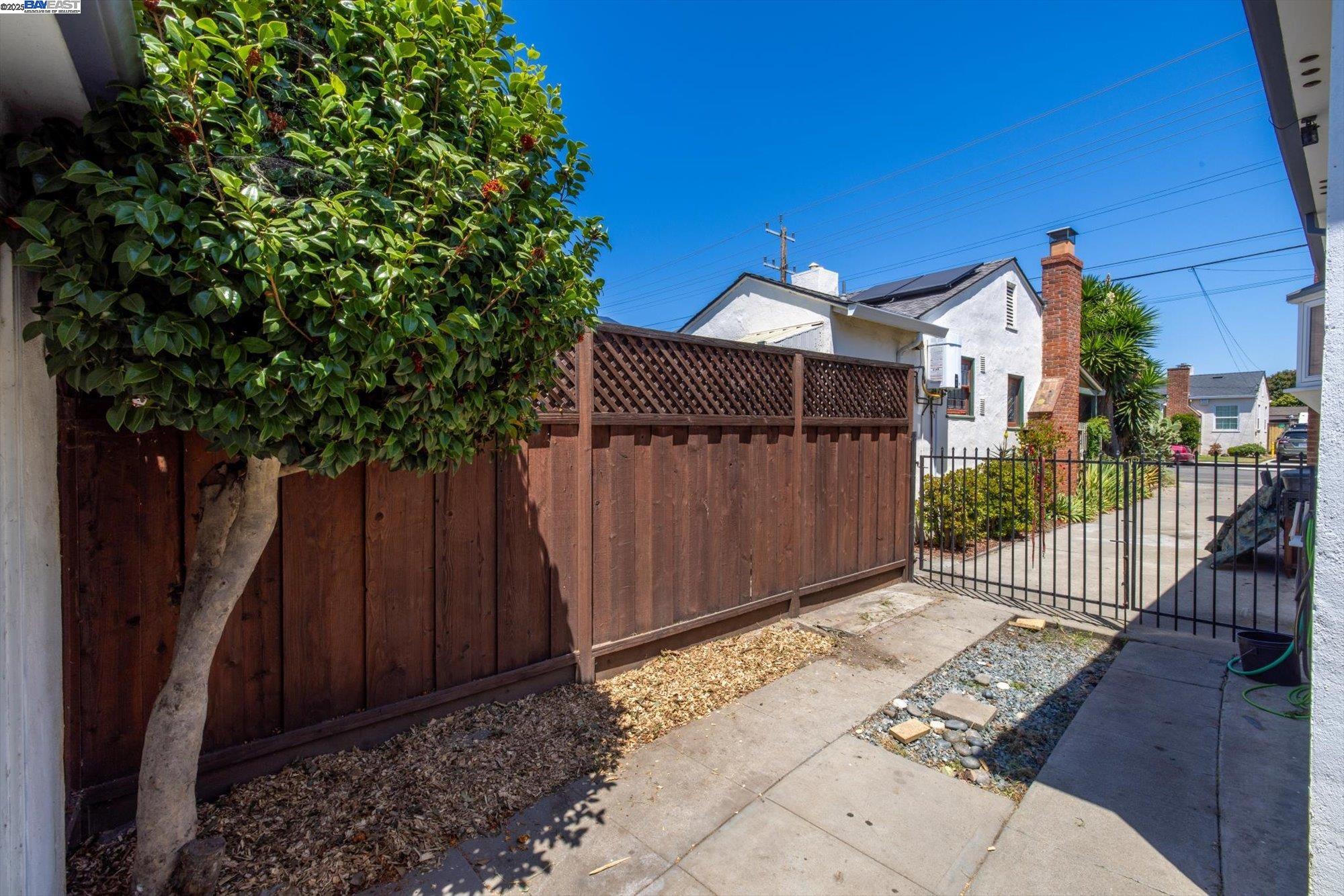 Detail Gallery Image 32 of 60 For 449 Pershing Dr, San Leandro,  CA 94577 - 3 Beds | 2 Baths