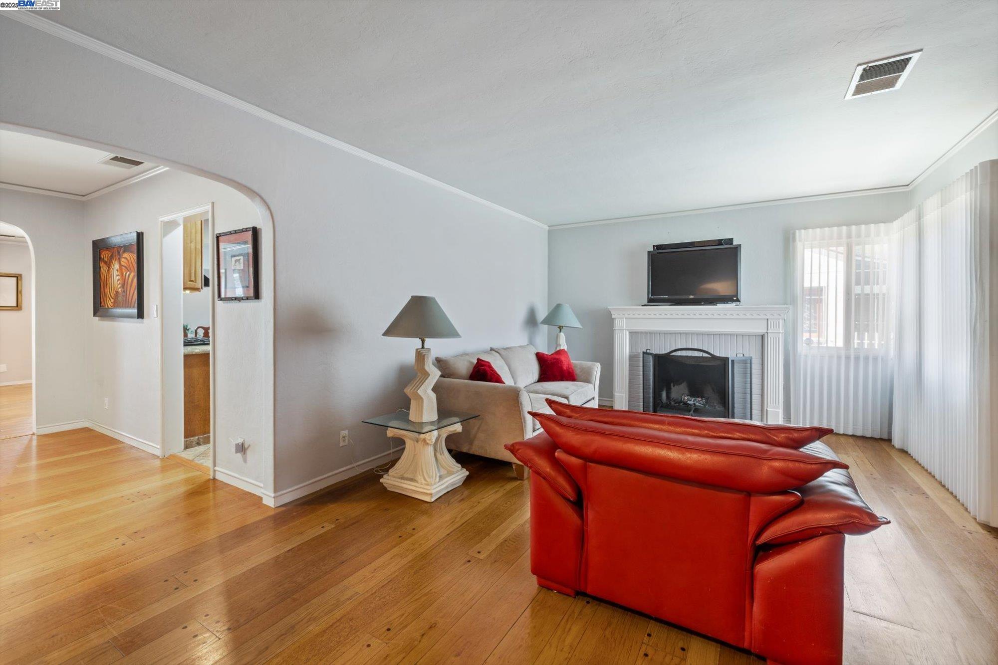 Detail Gallery Image 6 of 60 For 449 Pershing Dr, San Leandro,  CA 94577 - 3 Beds | 2 Baths