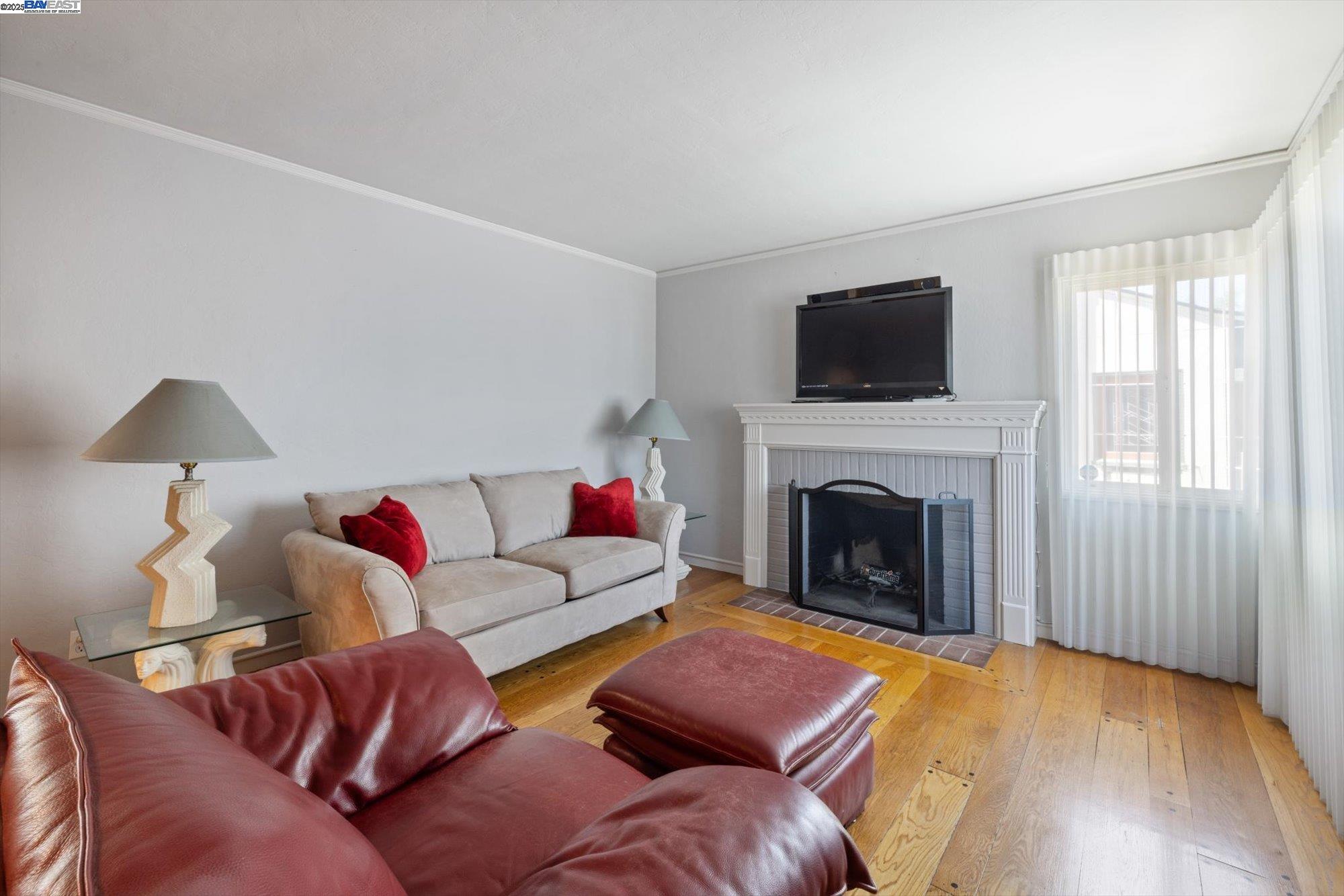 Detail Gallery Image 7 of 60 For 449 Pershing Dr, San Leandro,  CA 94577 - 3 Beds | 2 Baths