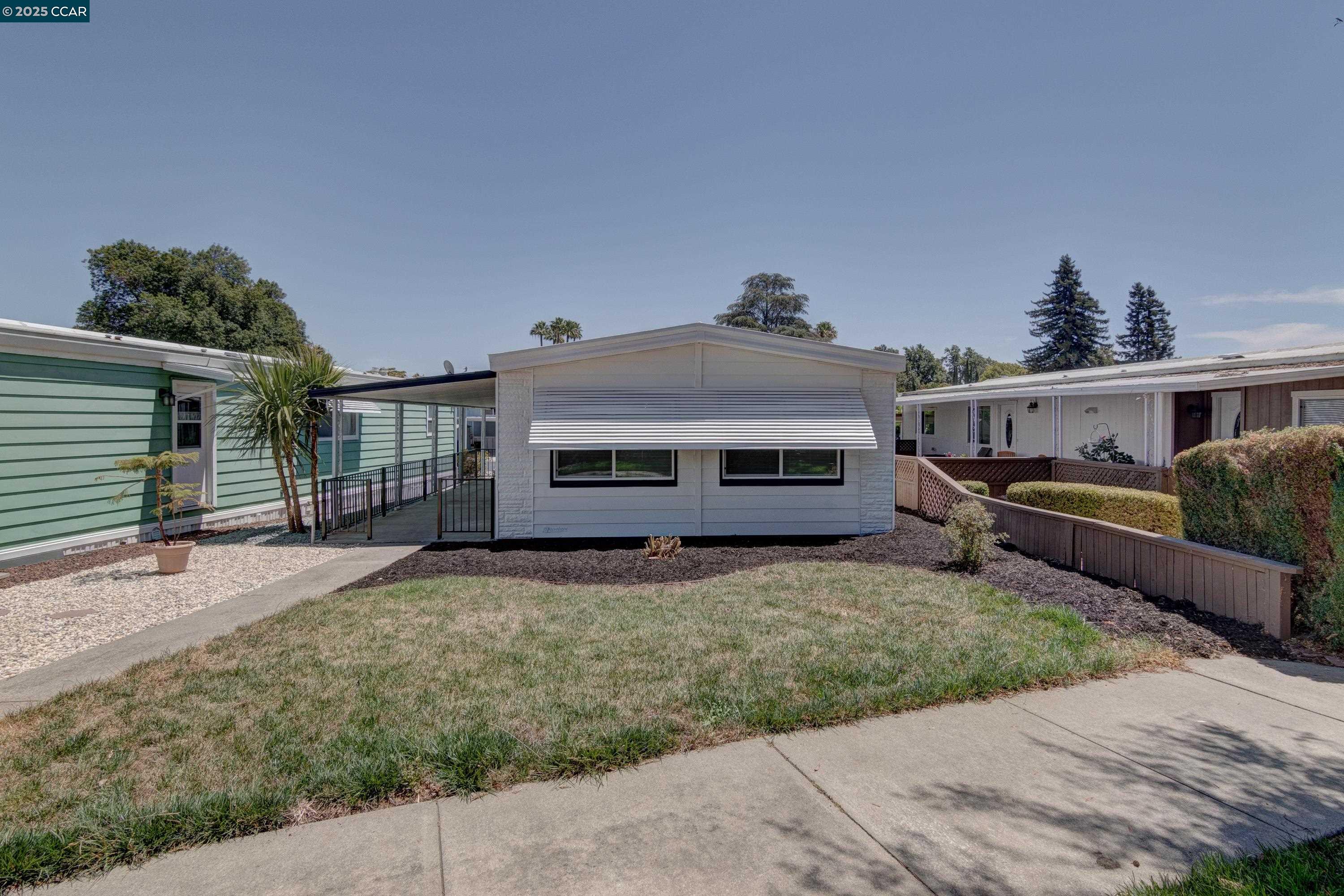 Detail Gallery Image 1 of 22 For 2007 Dalis Drive #36,  Concord,  CA 94520-5419 - 2 Beds | 2 Baths