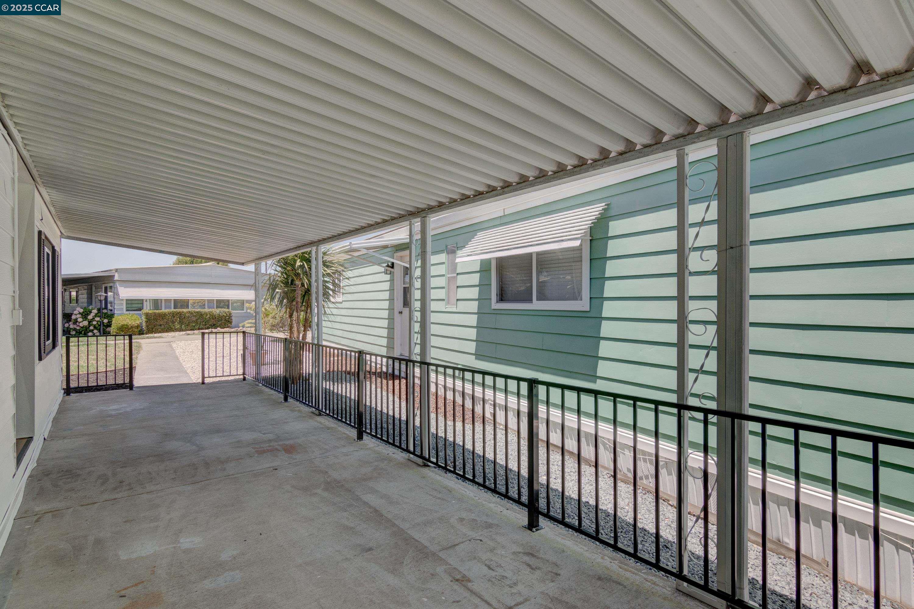 Detail Gallery Image 3 of 22 For 2007 Dalis Drive #36,  Concord,  CA 94520-5419 - 2 Beds | 2 Baths