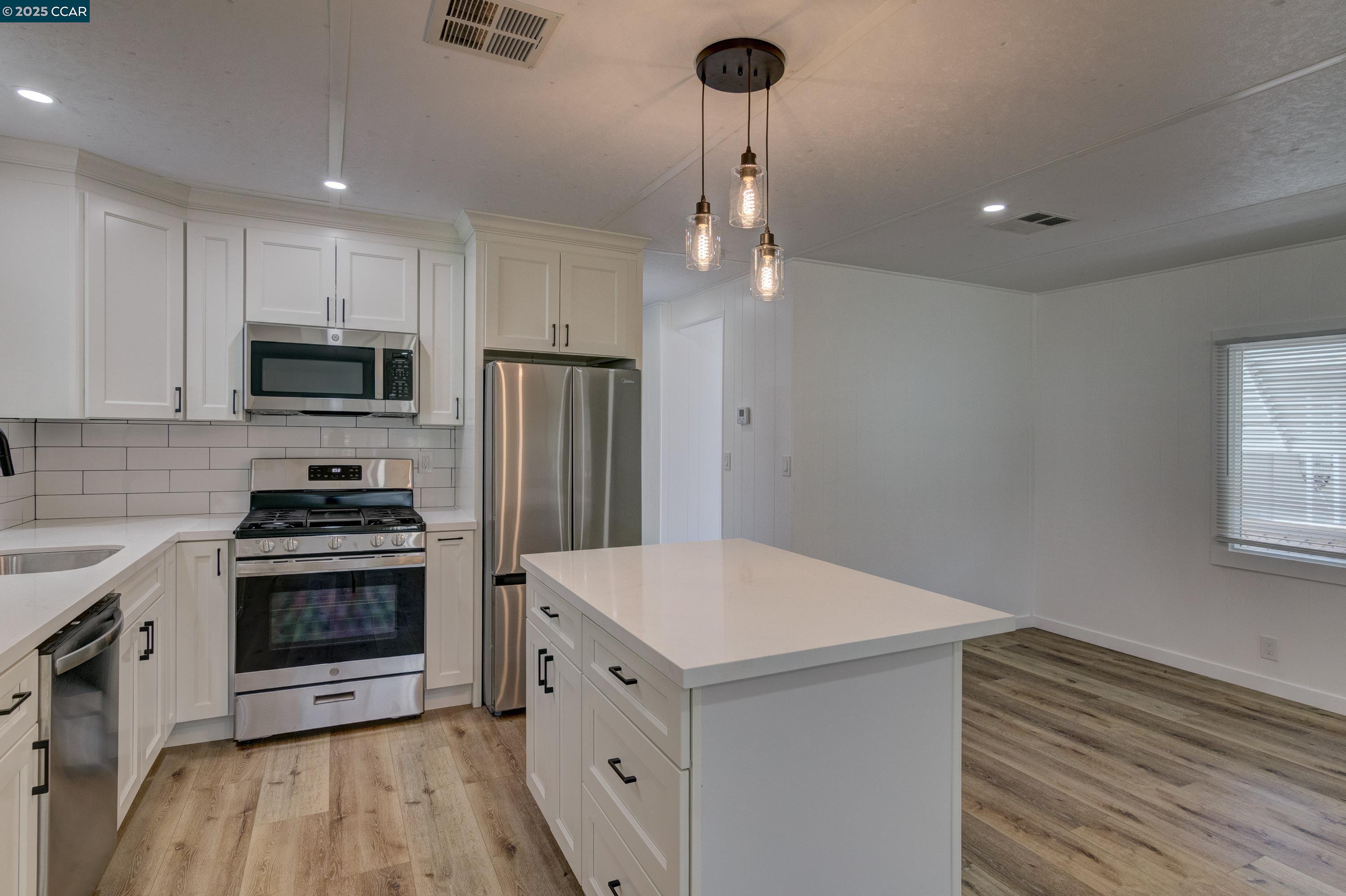 Detail Gallery Image 9 of 22 For 2007 Dalis Drive #36,  Concord,  CA 94520-5419 - 2 Beds | 2 Baths