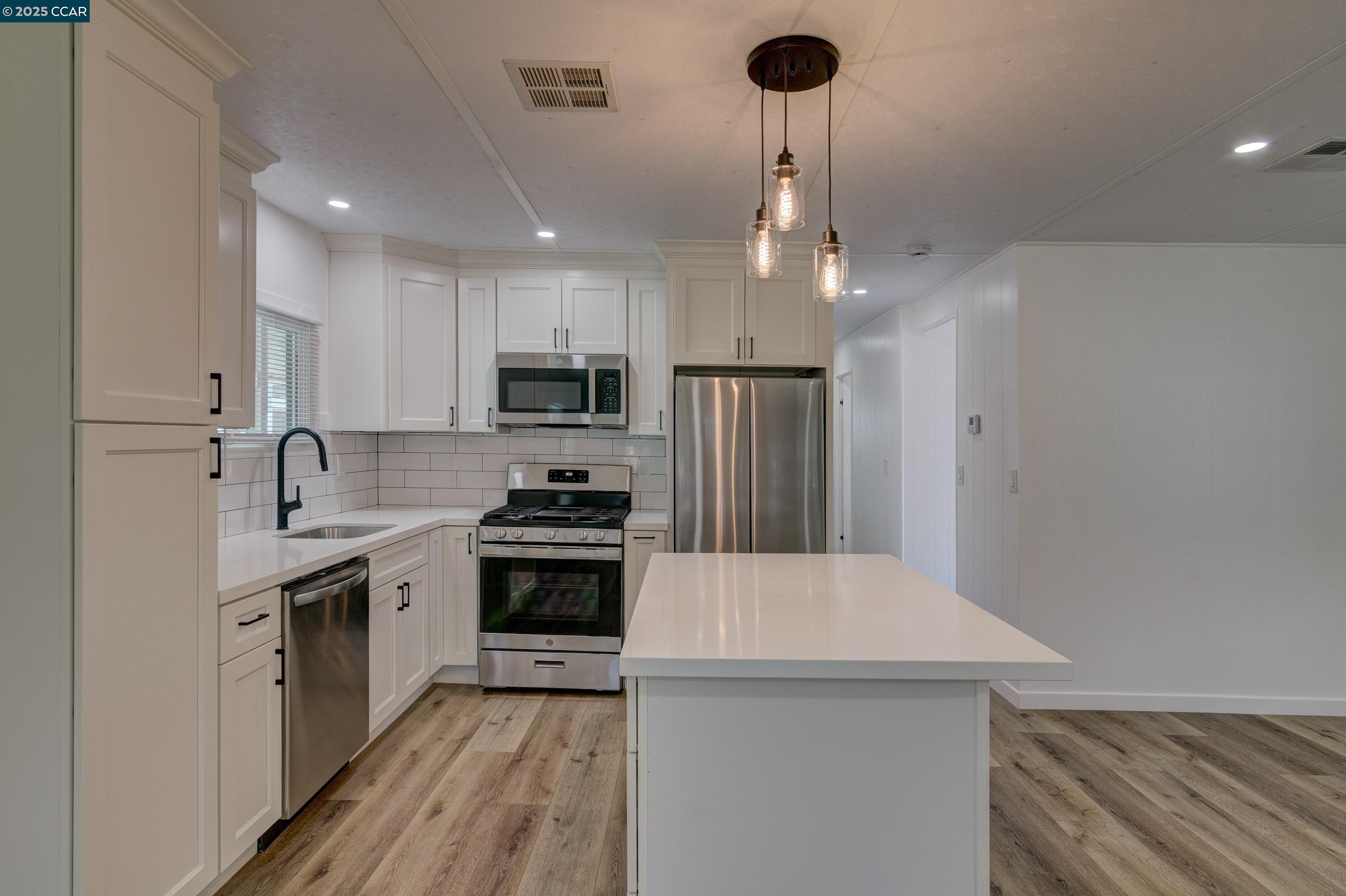 Detail Gallery Image 10 of 22 For 2007 Dalis Drive #36,  Concord,  CA 94520-5419 - 2 Beds | 2 Baths