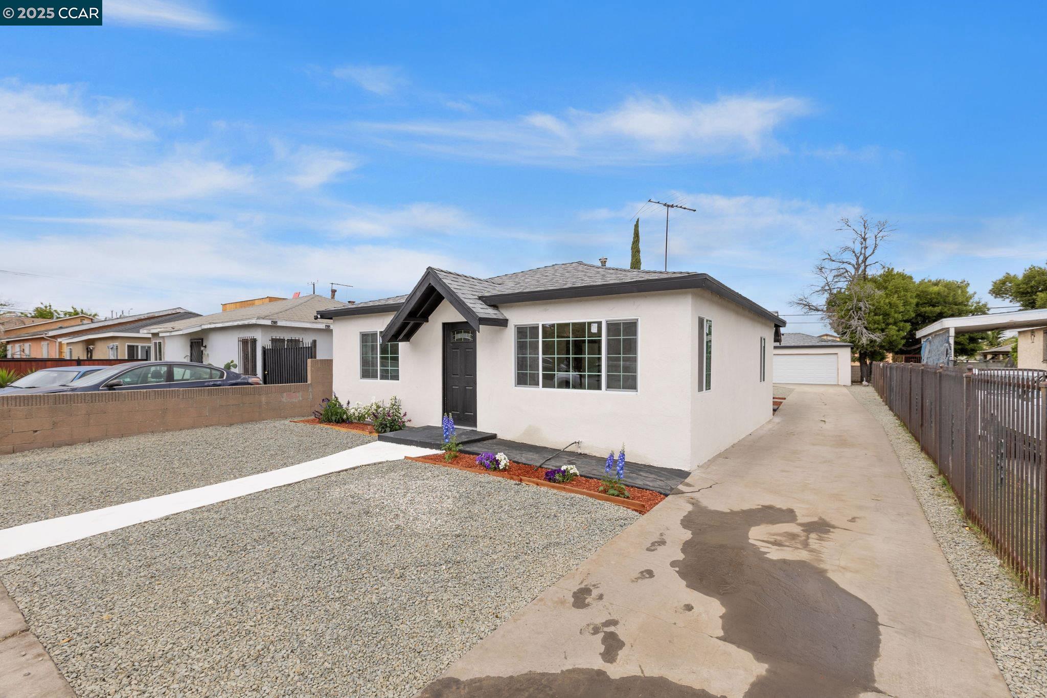 Detail Gallery Image 2 of 29 For 623 E 116th St, Los Angeles,  CA 90059 - 3 Beds | 2 Baths