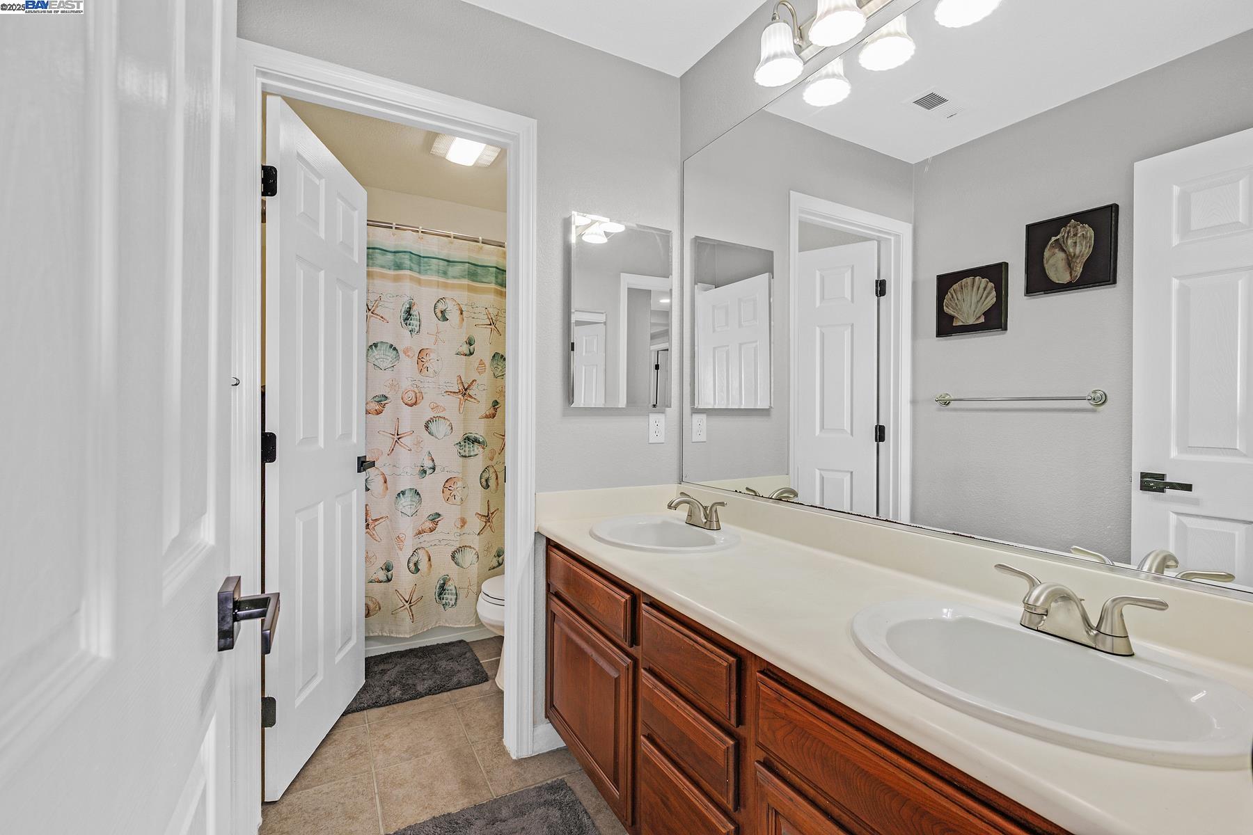 Detail Gallery Image 24 of 36 For 4637 Persimmon Dr, Dublin,  CA 94568 - 5 Beds | 3 Baths
