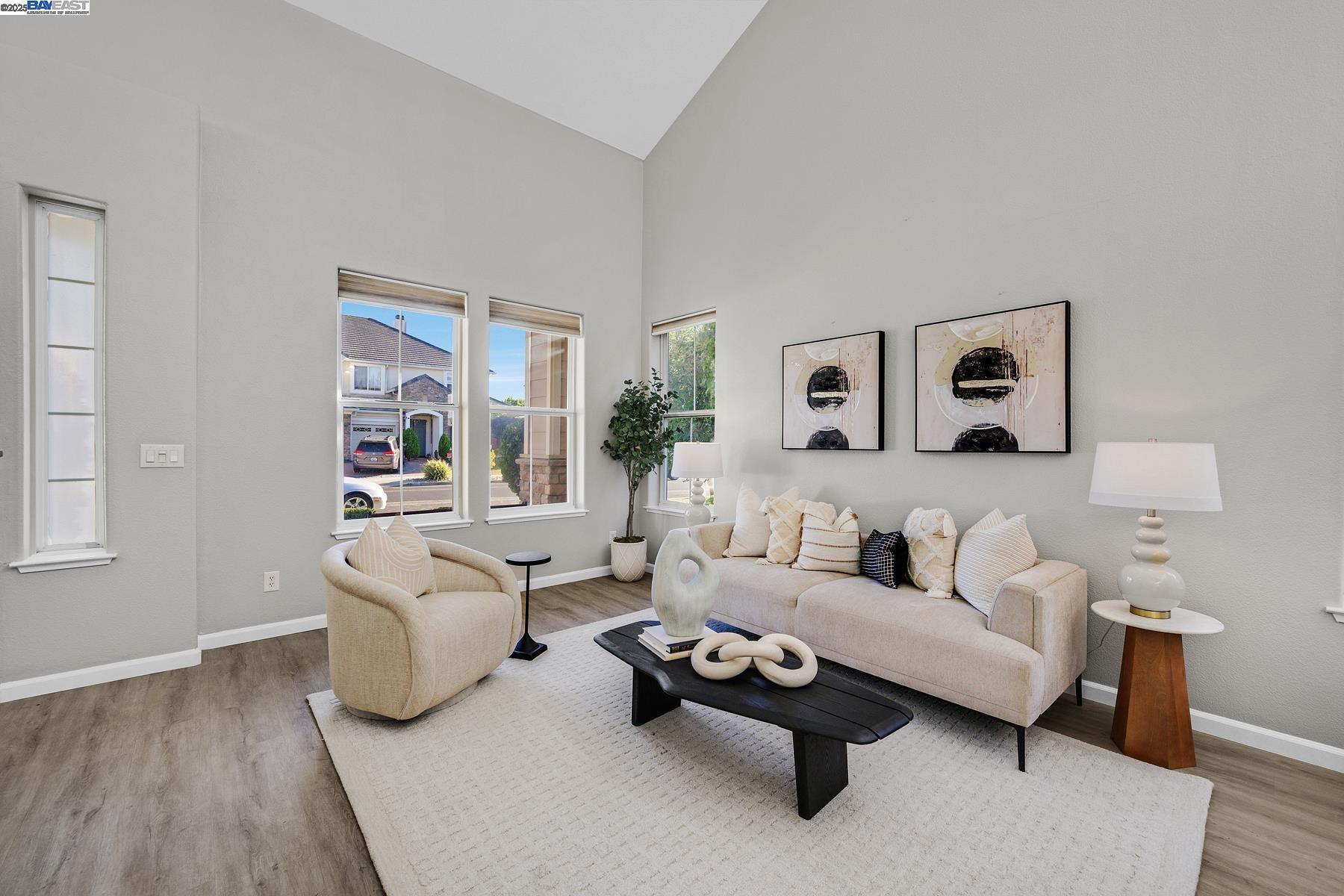 Detail Gallery Image 4 of 36 For 4637 Persimmon Dr, Dublin,  CA 94568 - 5 Beds | 3 Baths