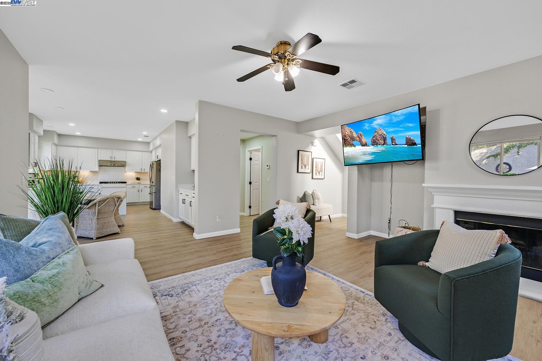 Detail Gallery Image 7 of 36 For 4637 Persimmon Dr, Dublin,  CA 94568 - 5 Beds | 3 Baths